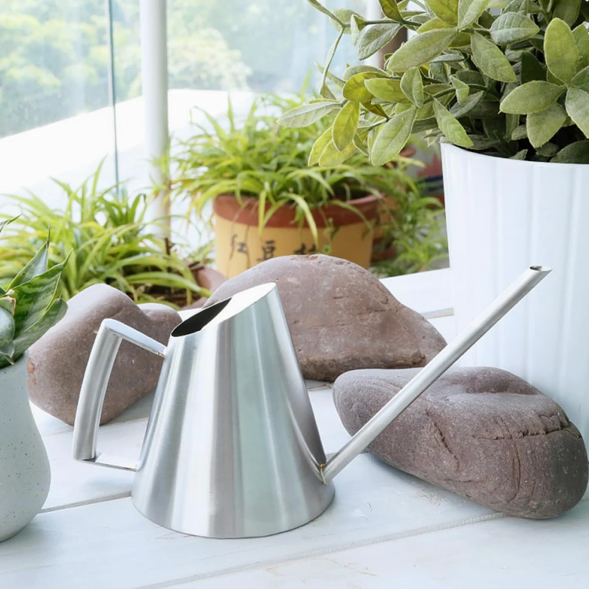 Arrosoir Outil D'arrosage Résistant en Acier Inoxydable 900ml Long Bec Vintage Finition Soignée et Prise Confortable pour Fleurs et Plantes en Jardinage