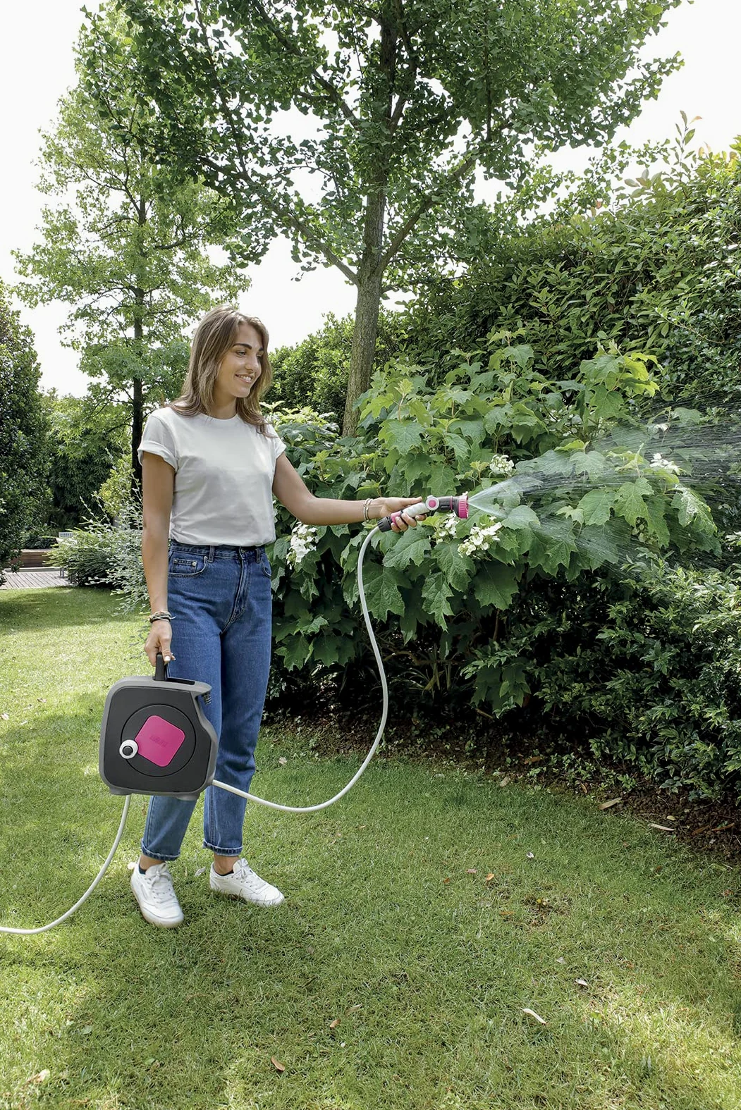 G.F. SRL, Aquabag Style, Mini dévidoir Compact pour Tuyau d'arrosage, avec 11,5 M de Tuyau, en kit prêt à l'emploi, pour l'arrosage des Plantes, des balcons et des Jardins, Couleur Fuchsia