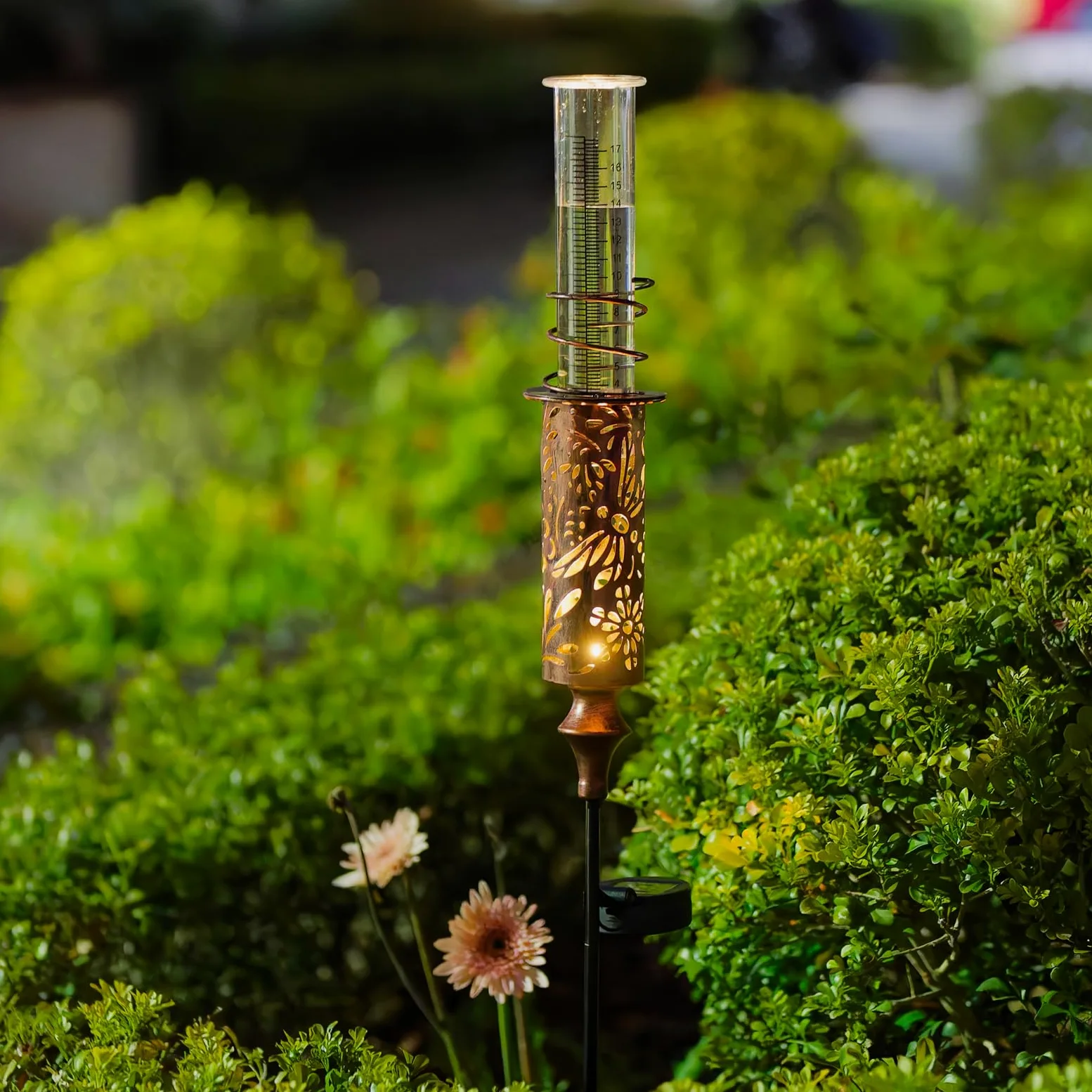 Pluviomètre d'extérieur solaire pour cour, jauge de pluie anti-gel avec tube en plastique de 17,8 cm, piquet décoratif de jardin en cuivre avec lumière LED
