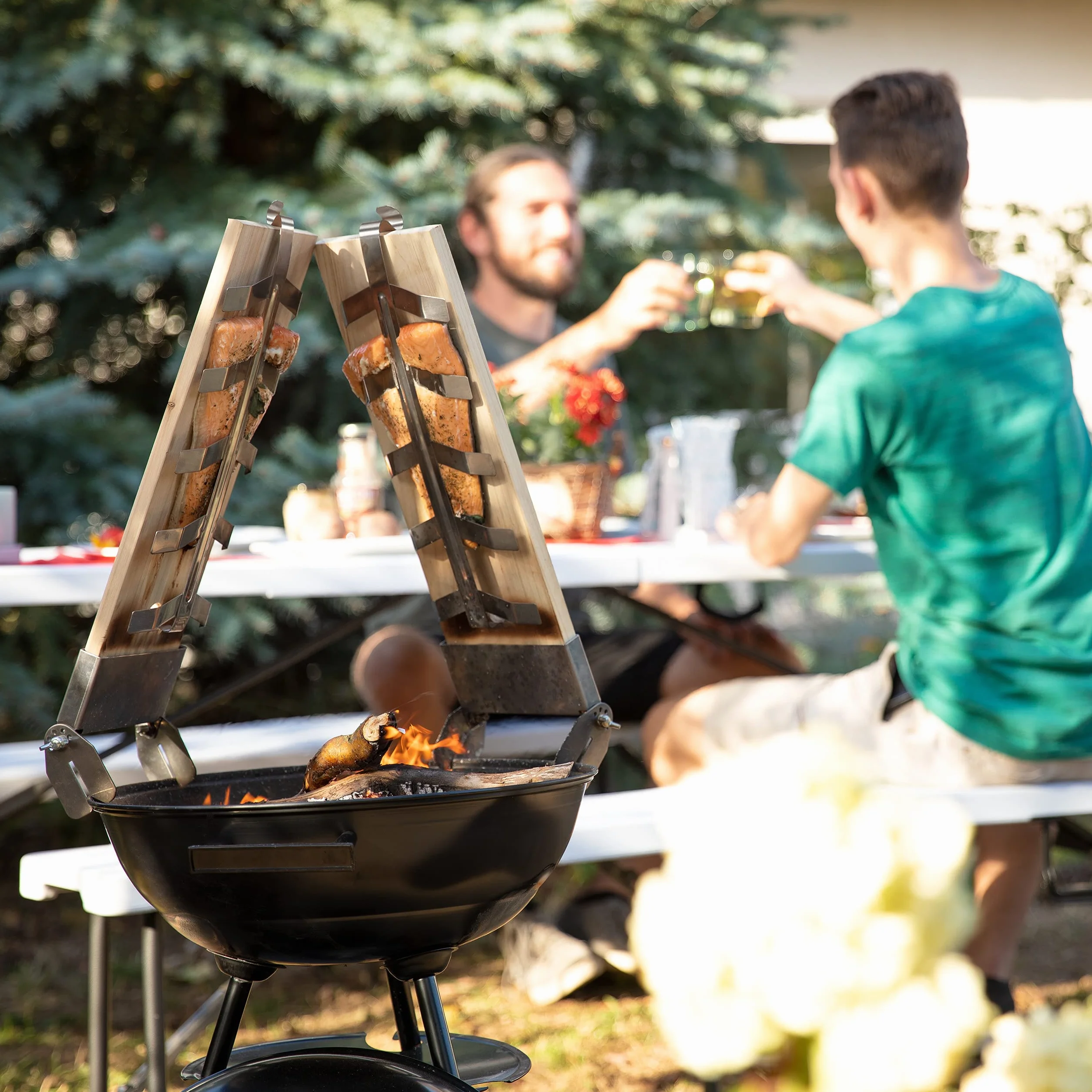 Relaxdays Planche à Saumon Lot de 2 Bois de Hêtre 46 x 15,5 cm avec Support pour Grillades