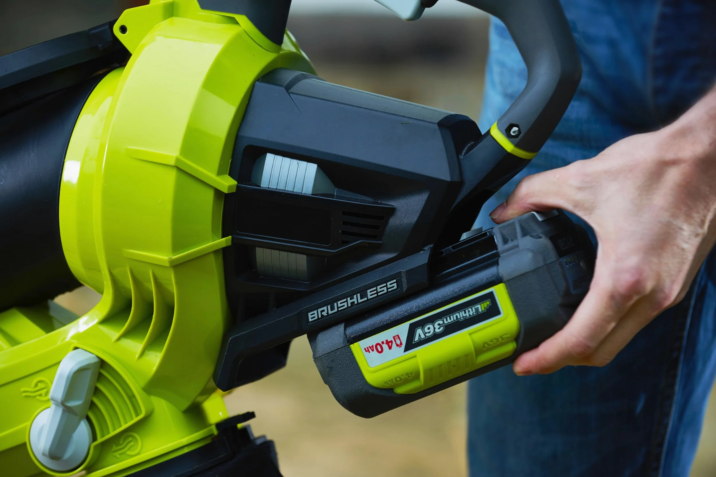 RYOBI Souffleur Aspirateur Broyeur de Feuilles 36V MAX POWER Brushless RBV36B-0 – 3-en-1, 237 km/h, Sac 45L, Broyage 10:1, Nettoyage Terrasse, Pelouse&Ramassage de Feuilles (sans batterie ni chargeur)