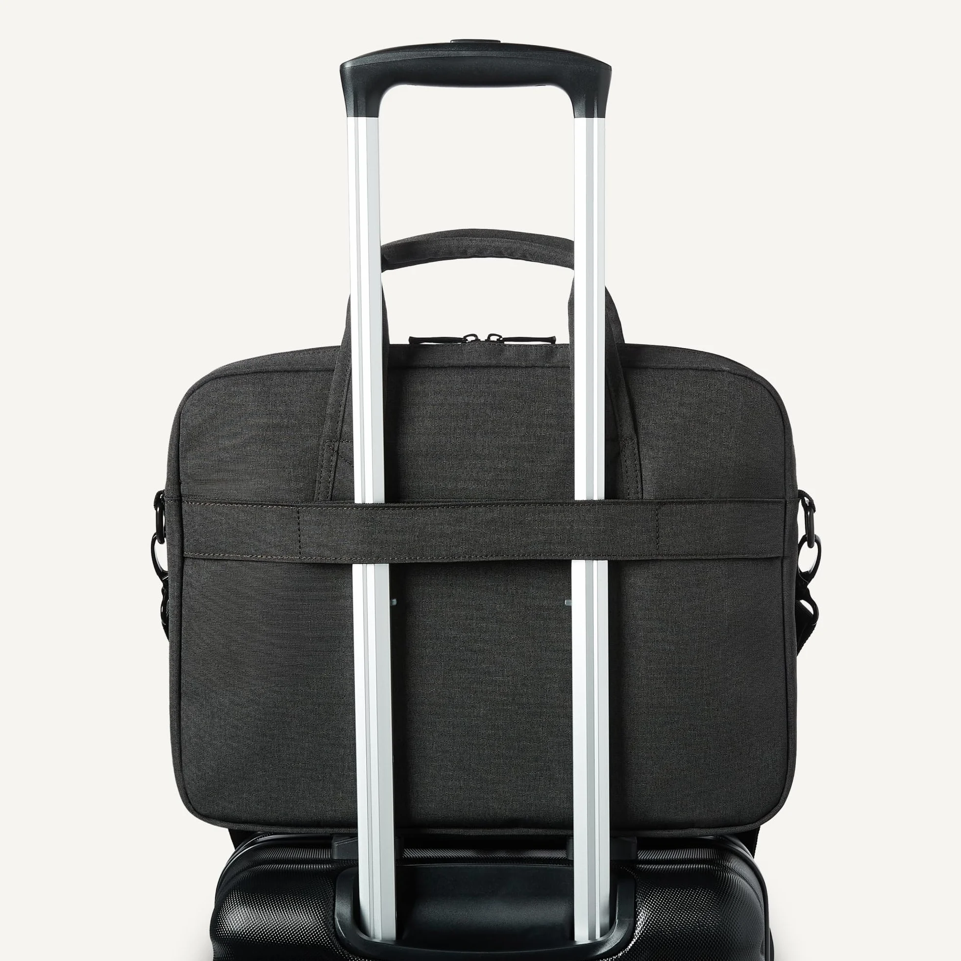 Amazon Basics Sacoche ordinateur portable 15.6 po (39,6 cm) noire