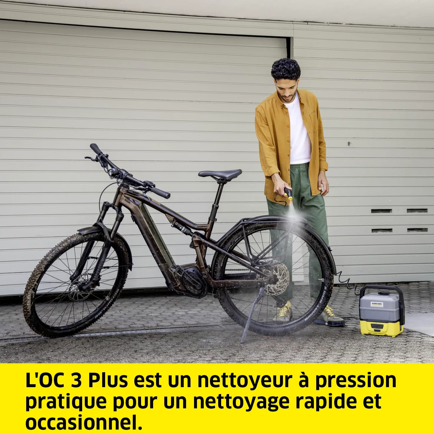 Kärcher Nettoyeur à Pression Mobile OC 3 Plus, Pression Basse Douce, Batterie Lithium-ION, Débit : 2 L/h, Poids : 2,3 kg, Réservoir d'eau : 7 L, Tuyau d'Aspiration Spiralé : 2,8 m, Buse à Jet Plat