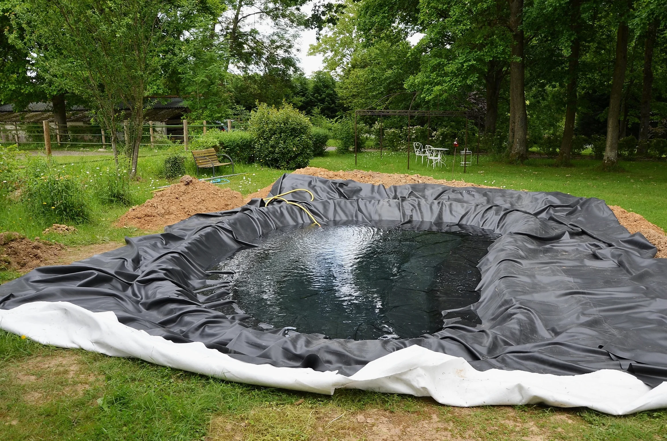 Bâche de bassin PVC 2m x 4m Bâche noire 1.0mm pour bassin de jardin