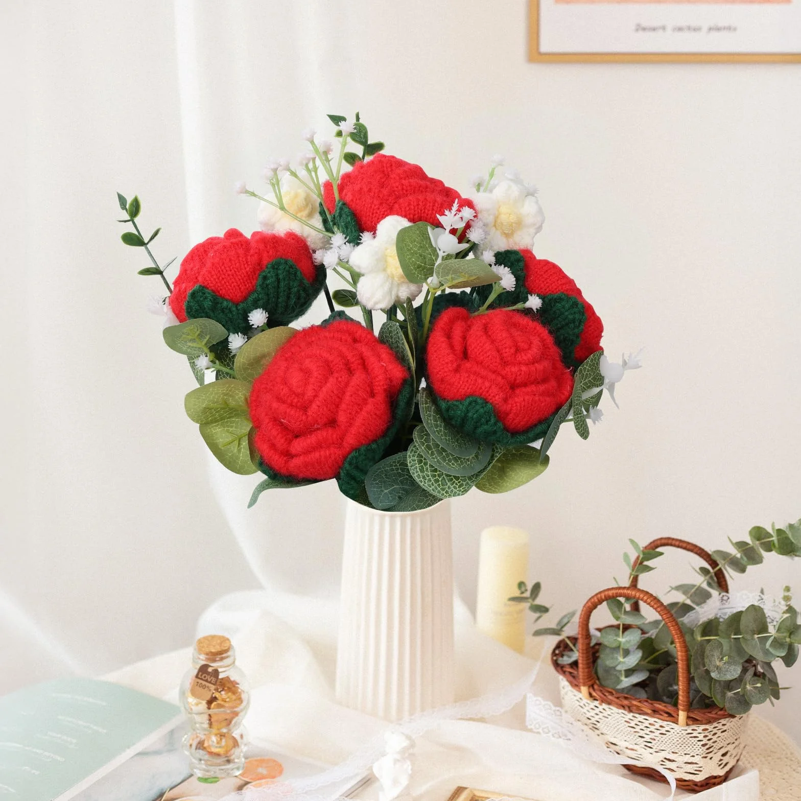Foyucool Bouquet en Crochet Fait Main, Composition Florale Finie avec Sac Cadeau, Rose Rouge, Décoration Bureau, Idée Cadeau pour Femme