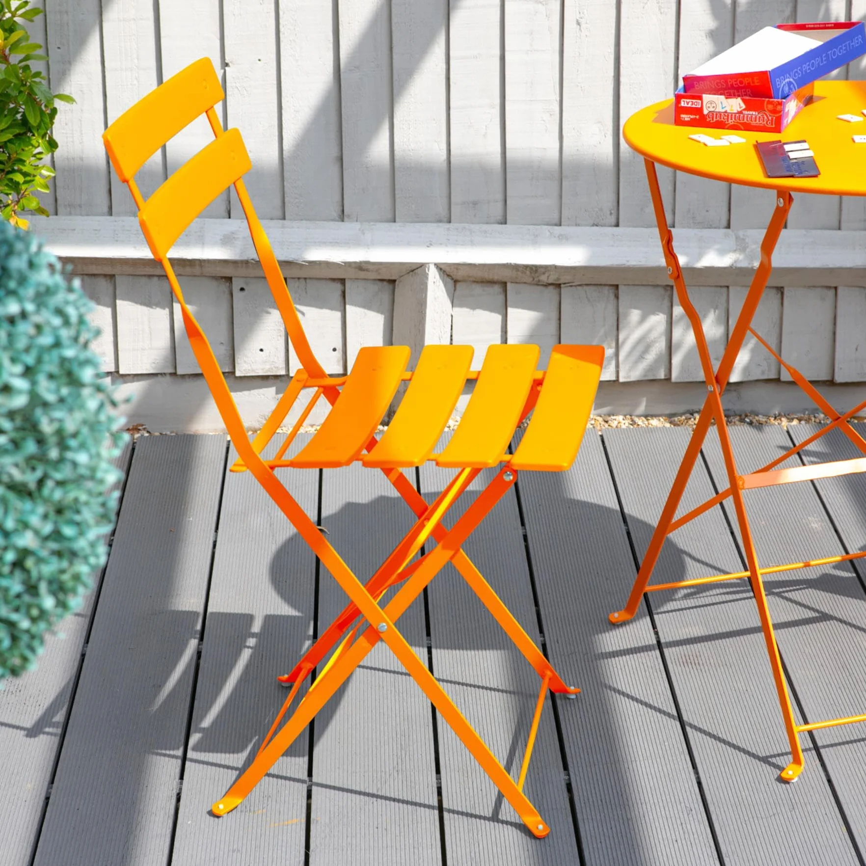 Harbour Housewares Sussex Bistro Set 2 Places Table Chaises Pliante Patio Meubles Jardin Round Orange