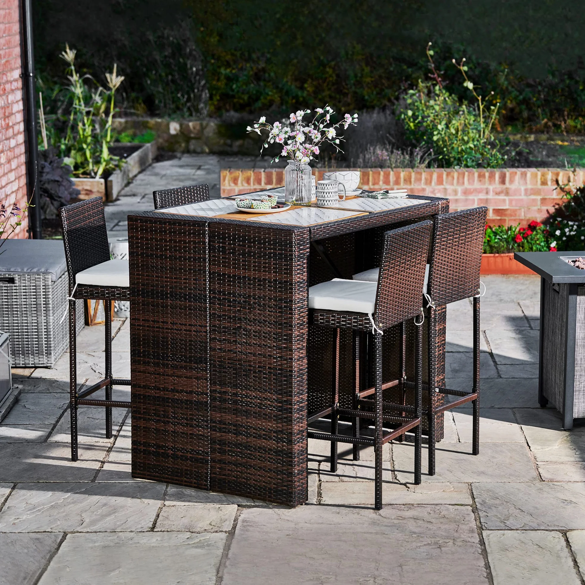 Teamson Home Ensemble Table et 4 Chaises de Jardin Extérieur Hautes Style Bar Plateau en Bois Coussins Amovibles
