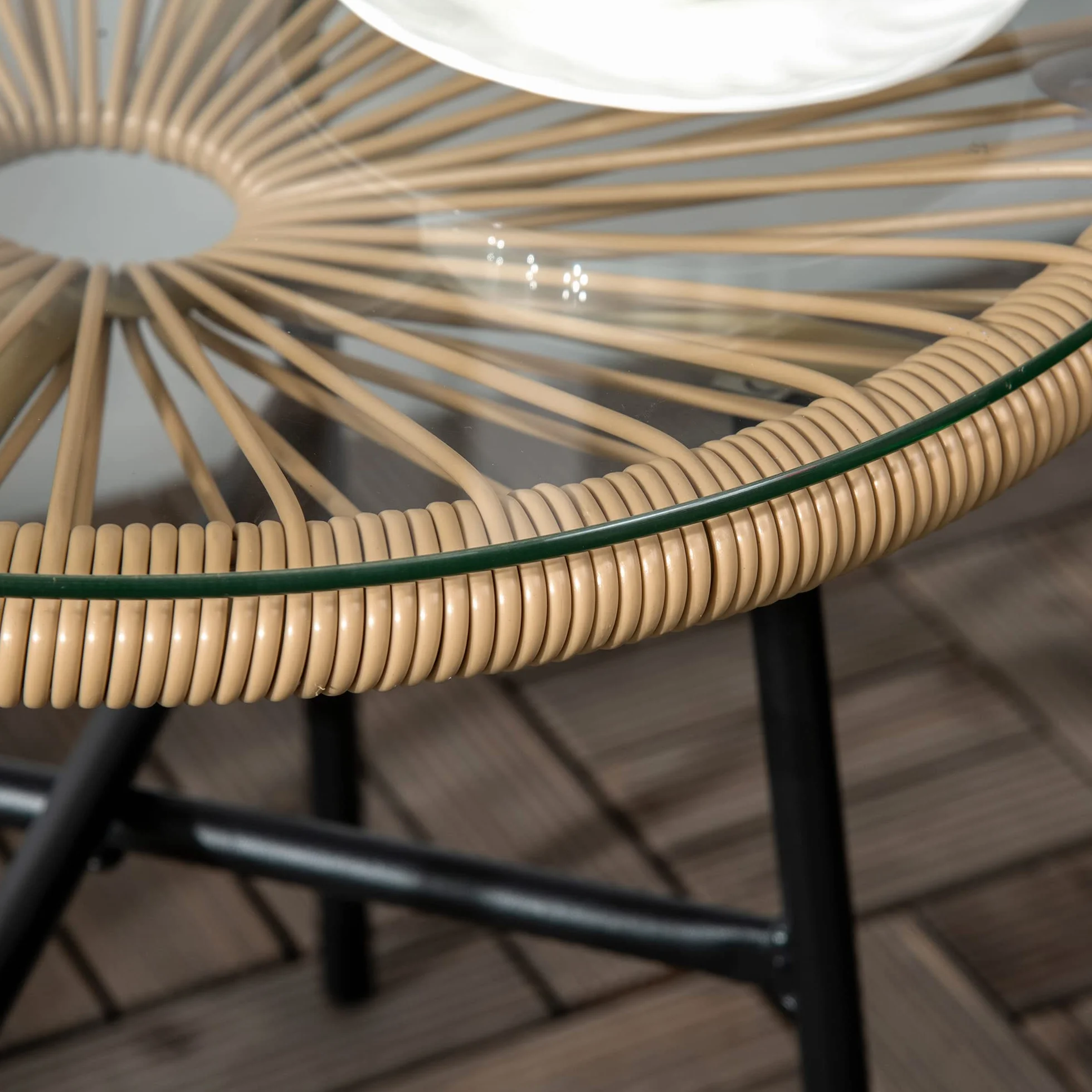 Outsunny Table Basse Ronde Jardin Résine Rotin Métal Plateau Verre Trempé Ø 50 x 50 cm Beige