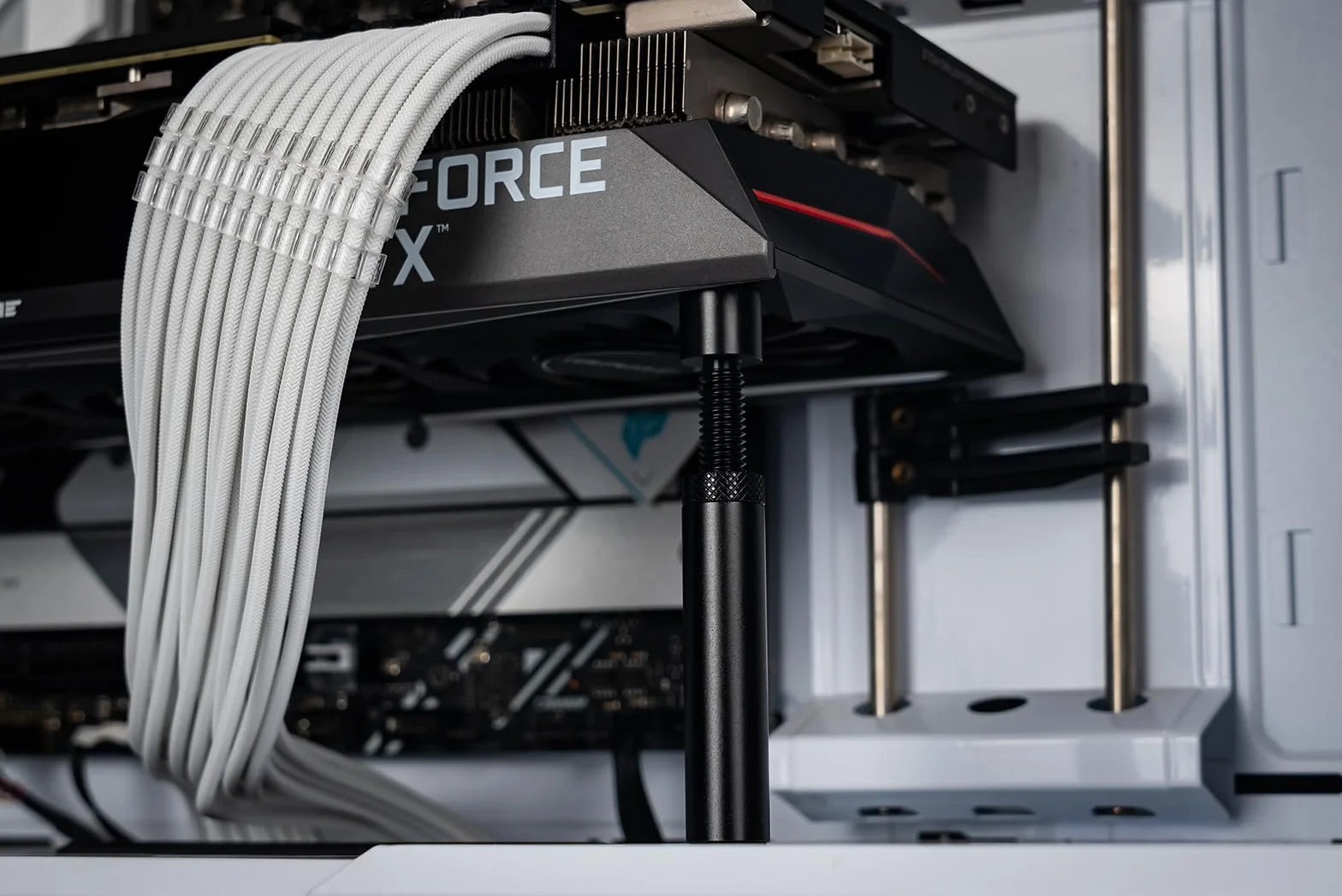 Support Carte Graphique GPU Aluminium Blanc L(74mm-120mm)