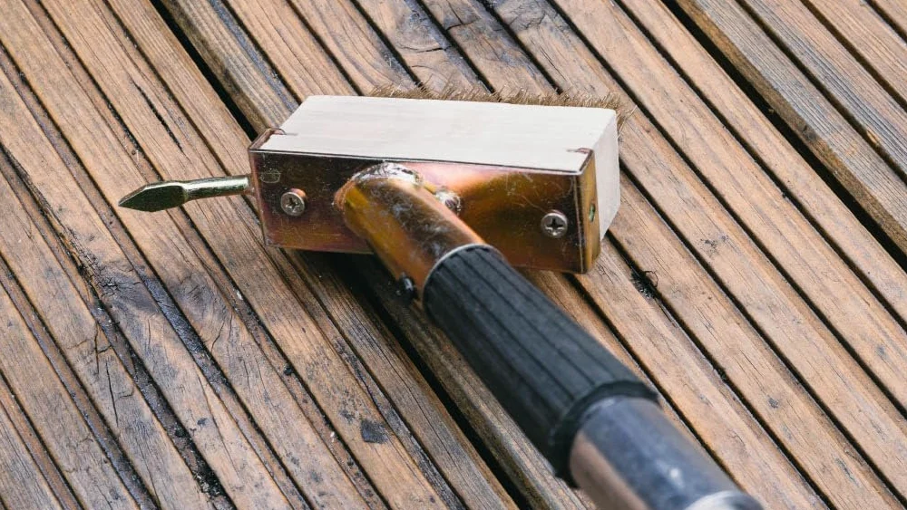 Brosse à désherber pour patios, Ramasse Herbe avec poignée pour nettoyer les mauvaises herbes et l'accumulation de mousse avec poils coudés