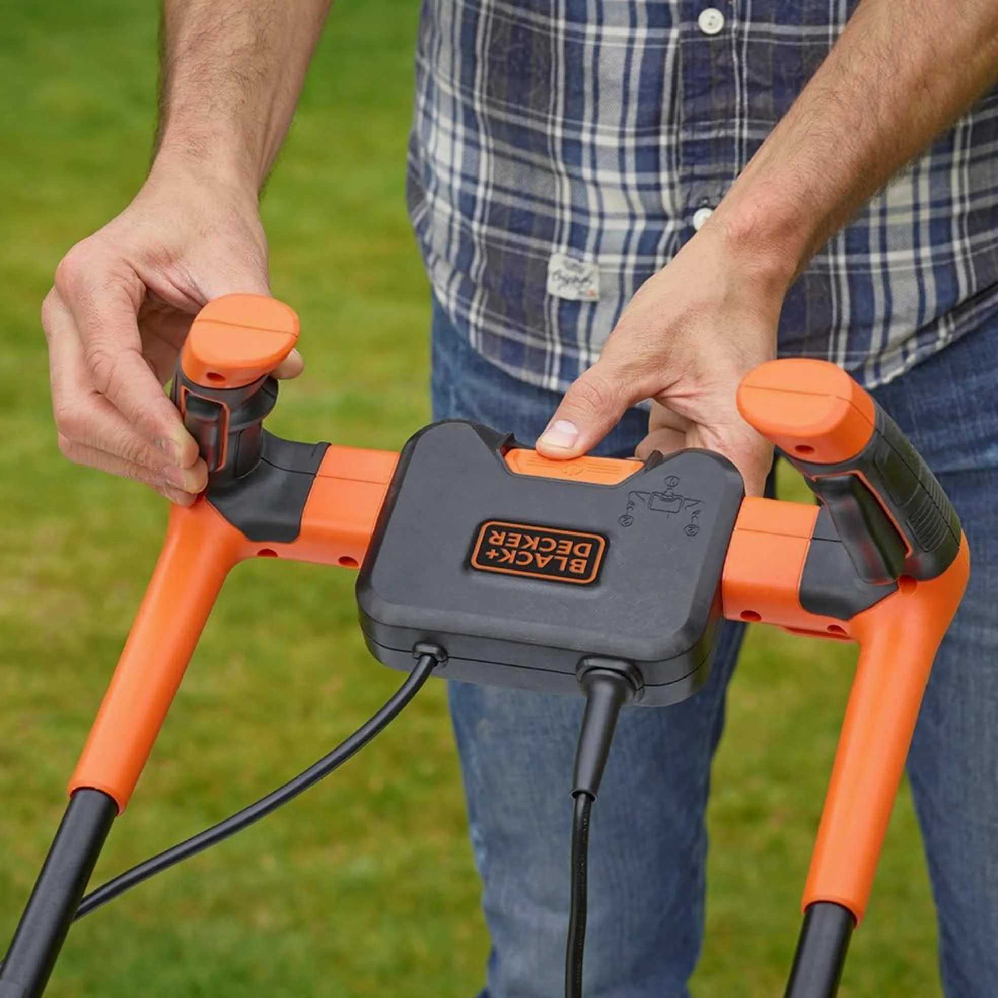 BLACK+DECKER Tondeuse Filaire 1800W, Tondeuse à Gazon Electrique 42 cm, 6 hauteurs réglables 20, 30, 40, 50, 60 et 70 mm, Tondeuse avec Poignée Bike, BEMW481BH-QS