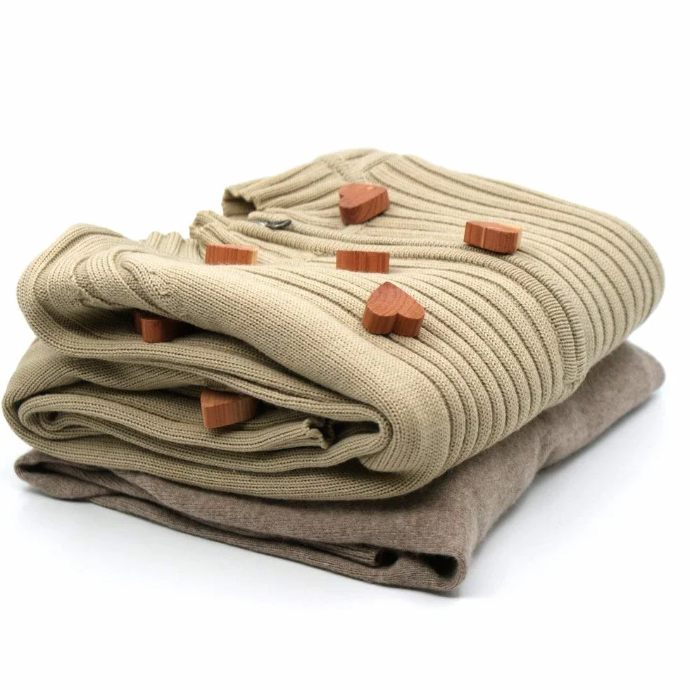 Yizhet Lot de 100 Anti Mites Bois de Cèdre Cœurs Naturel sans Produit Chimique pour Armoires Tiroirs