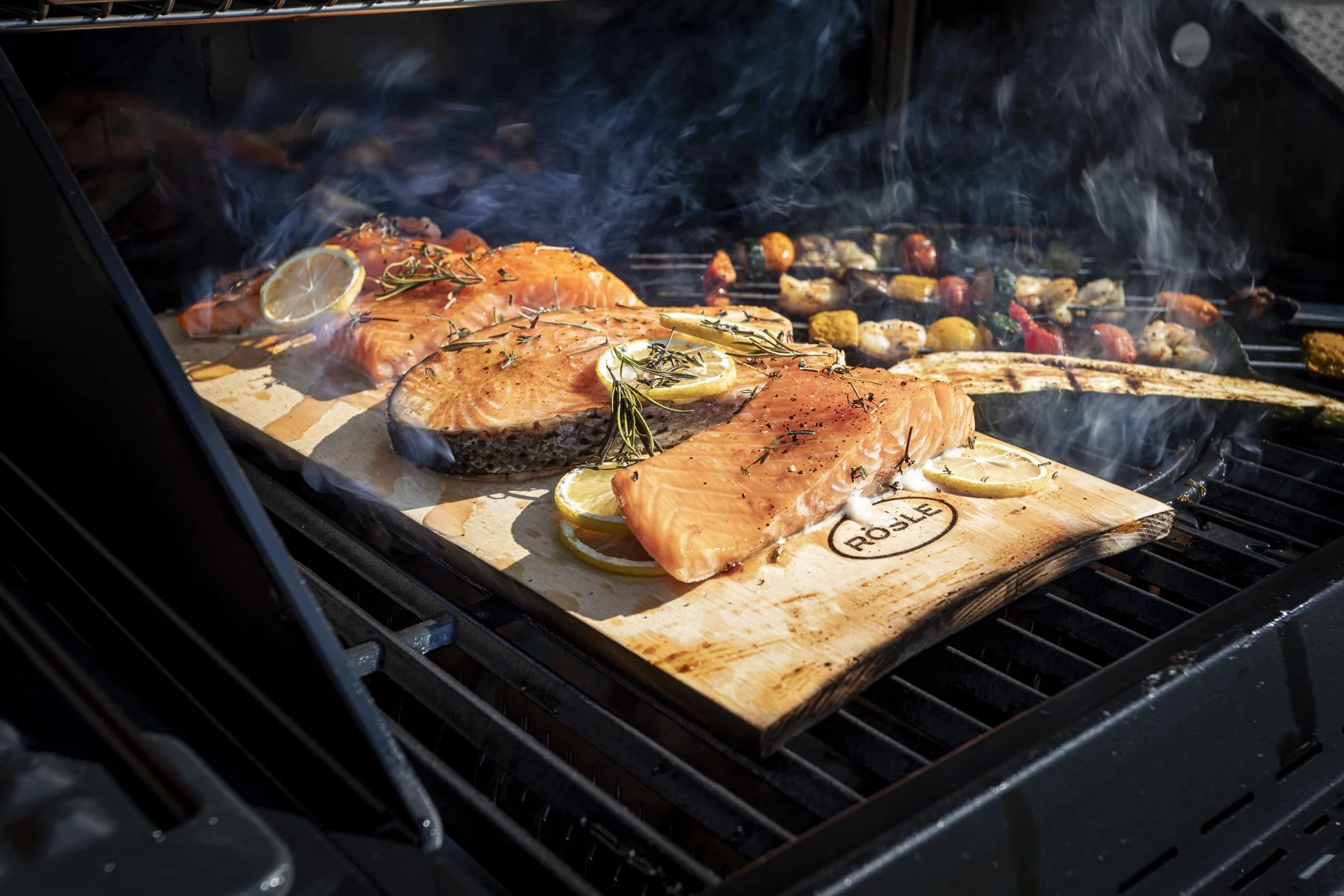 RÖSLE Planche à barbecue en bois de cèdre, set de 2, arôme fumé