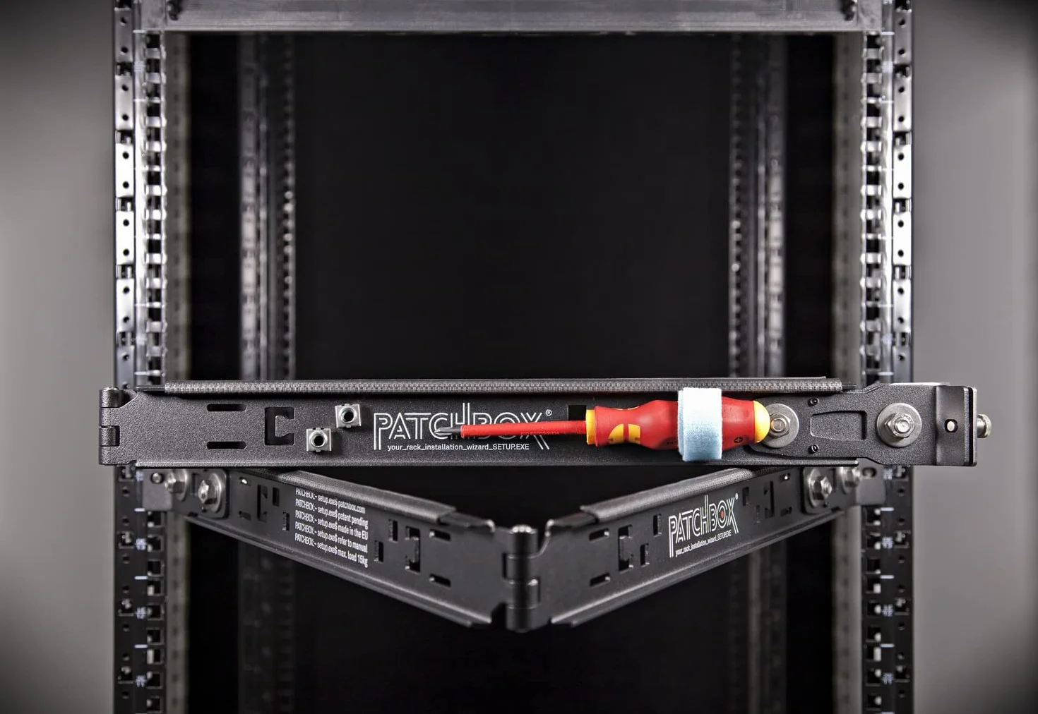 PATCHBOX Setup.exe Tablette 19" Montage rapide max. 50 kg plateau pour rails 19" trous filetés et carrés