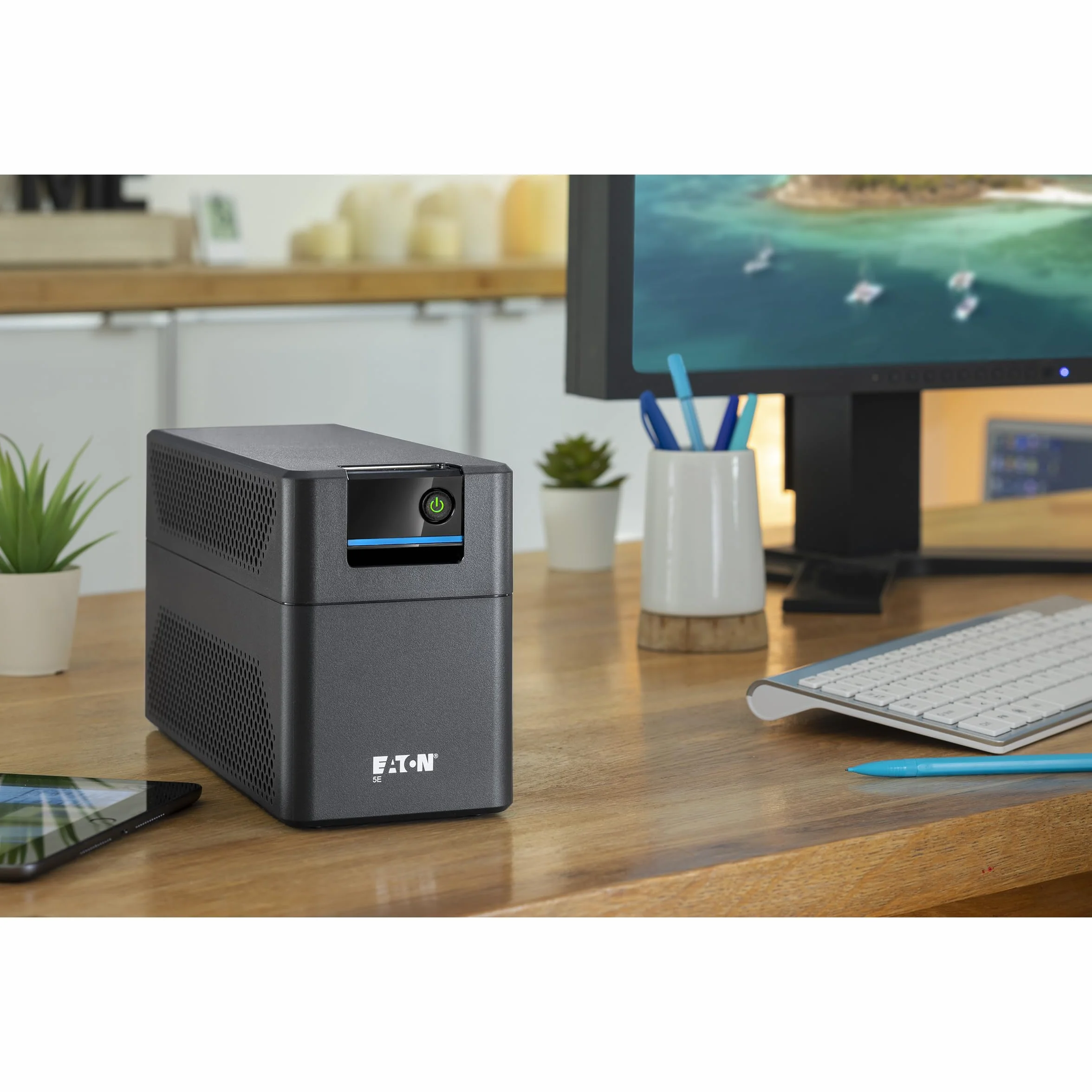 Eaton UPS 5E Gen2 900 USB IEC Alimentation Sans Interruption Interactive de Ligne 900 VA 4 Prises IEC-C13