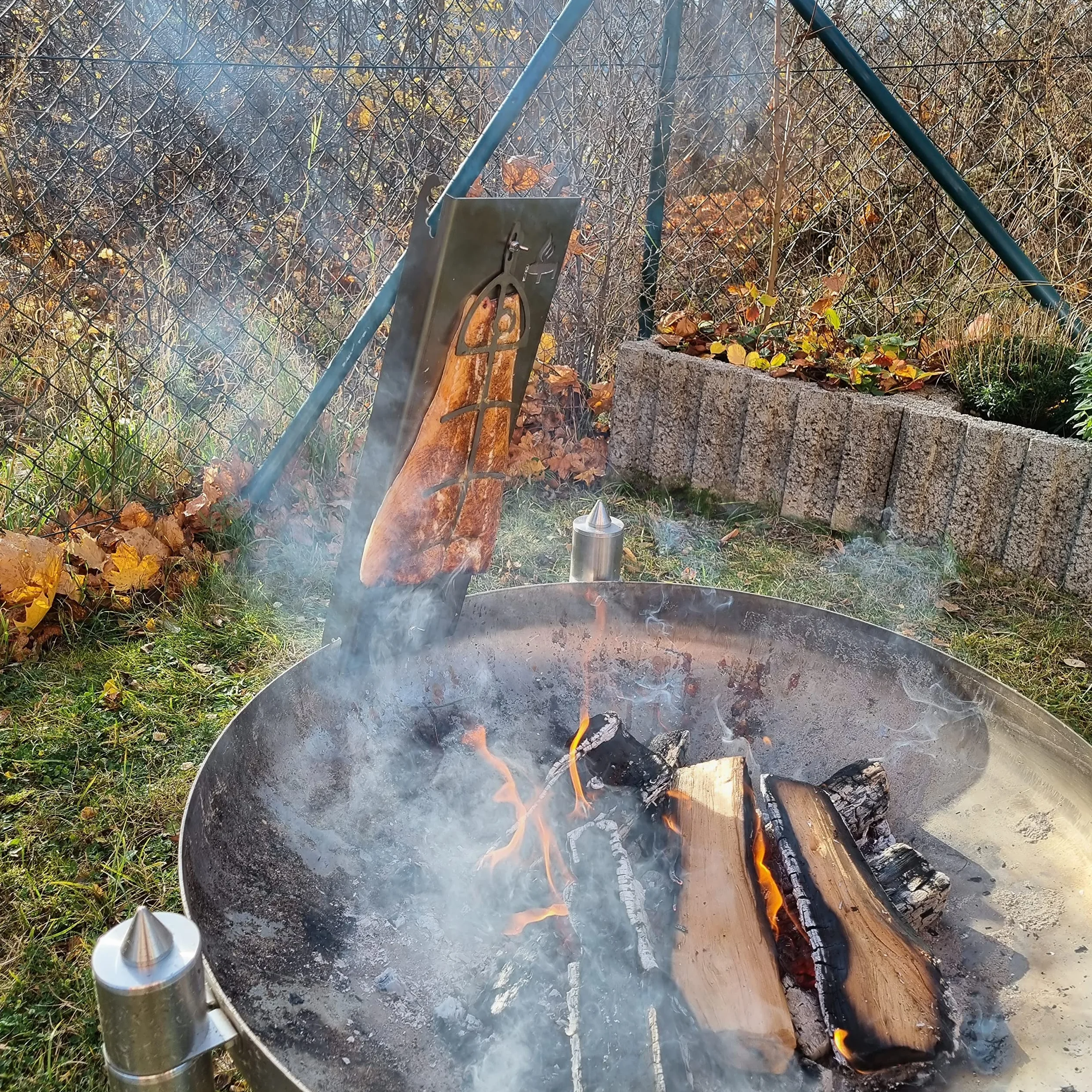 Fire World Planche à saumon flammé acier inoxydable 180° réversible accessoire barbecue brasero