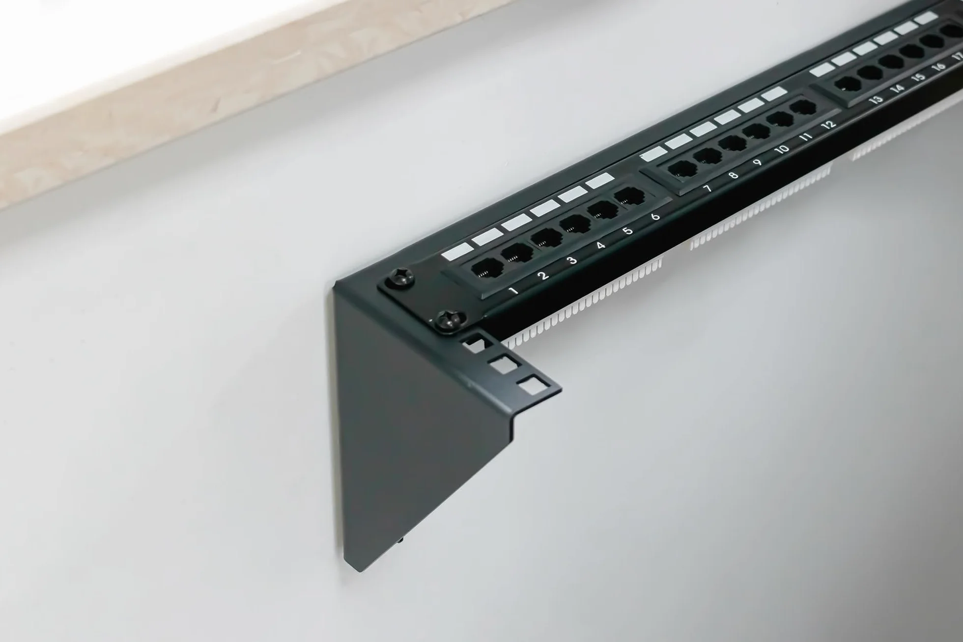 DIGITUS DN-48005 Cadre 19 Pouces 6U Montage Mural Vertical Noir 283 x 504 x 151 mm