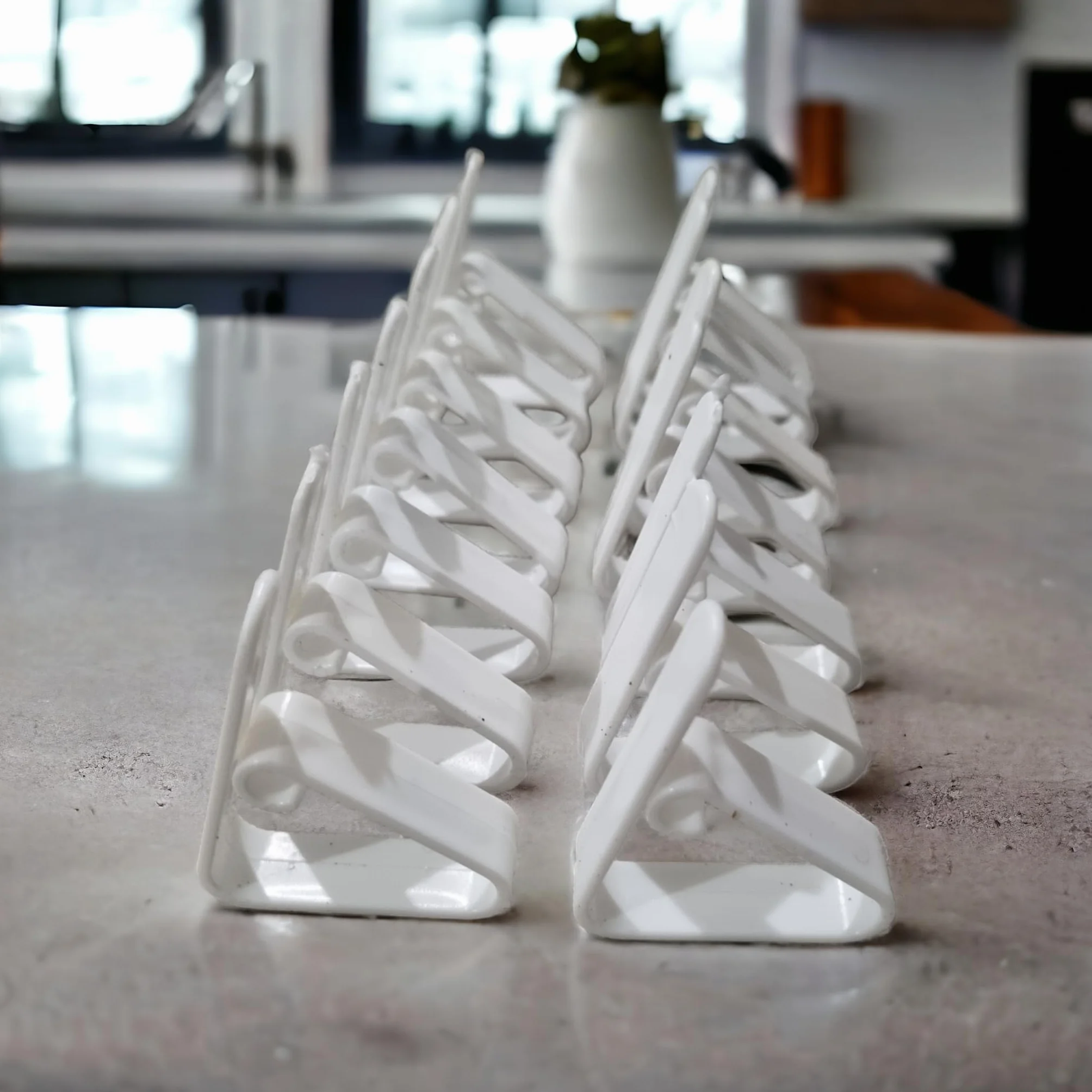 Set de 14 Pinces Clips Nappes Blanches - Pinces à Nappes en Plastique 4.5 cm - Robustes et Polyvalentes