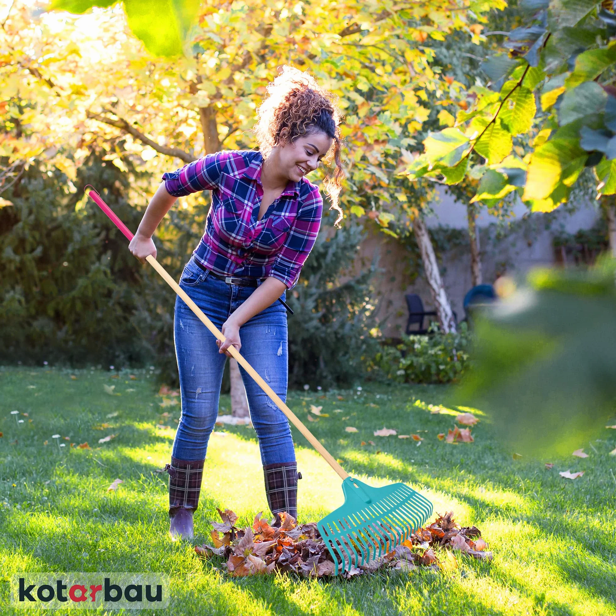 KOTARBAU® Rateau a Feuille - Plastique - 46 cm - avec Manche en Bois - 23 Dents - Rateau Jardin - Ramasse Feuille - Balai Gazon - Turquoise