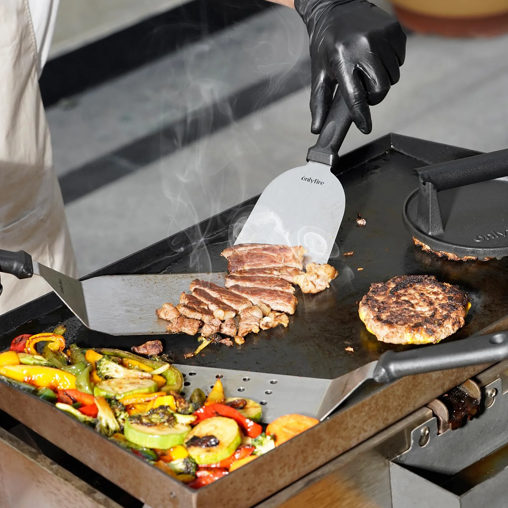 Onlyfire Set Accessoires Plancha 4 Pièces – Presse Burger Fonte, Spatule Perforée, Spatules