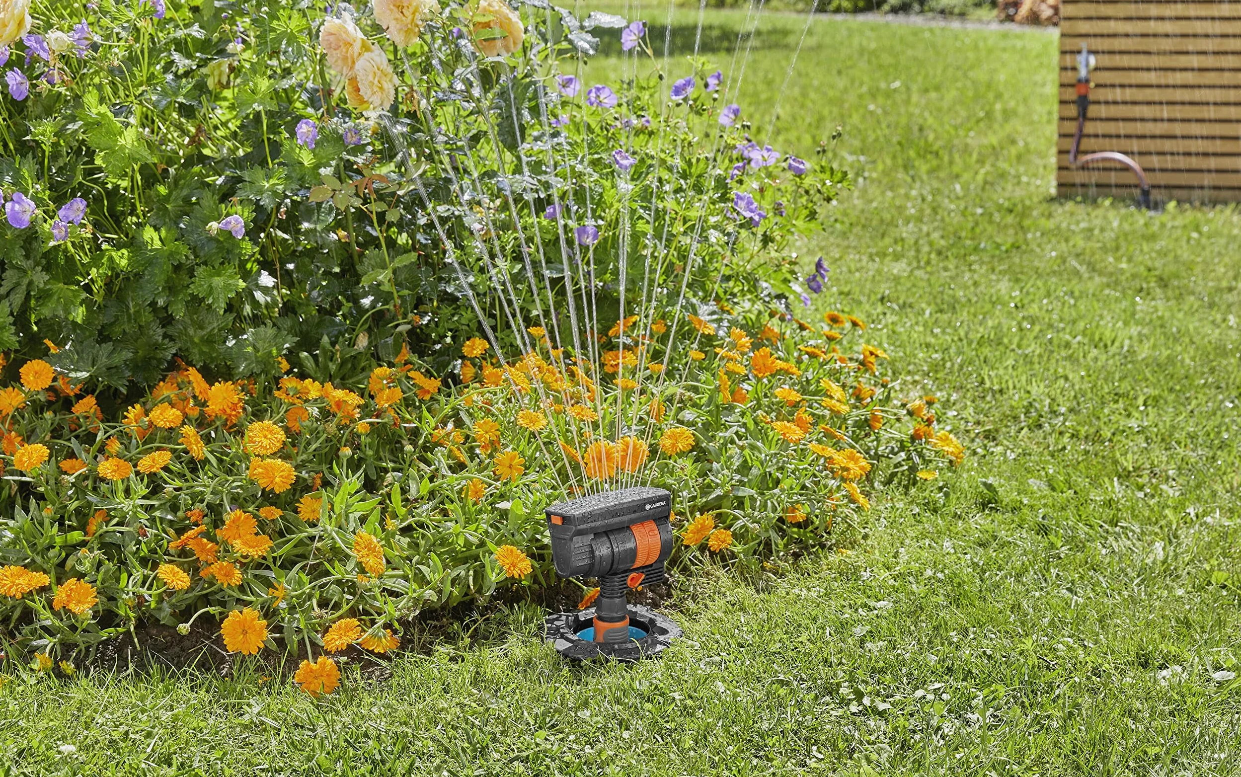 Gardena Arrosage enterré Pipeline Arroseur oscillant: pour irriguer des Surfaces Jusqu’à 216 m², portée Jusqu’à 18 m, Largeur d’arrosage Jusqu’à 12 m, Original Gardena pièce système (08251-20)
