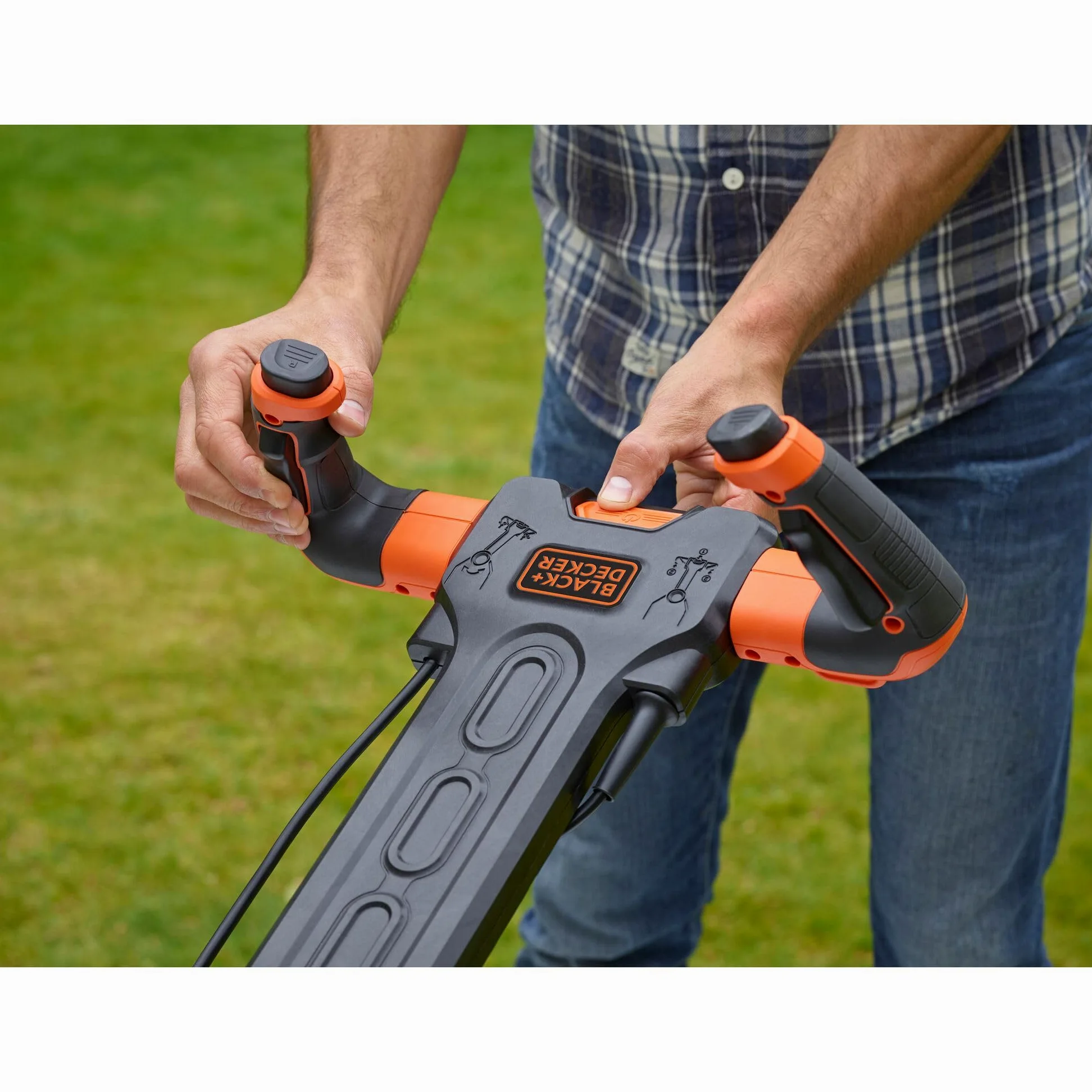 BLACK+DECKER Tondeuse Filaire 1600W, Tondeuse à Gazon Electrique 38 cm, 6 hauteurs réglables 20, 30, 40, 50, 60 et 70 mm, Tondeuse avec Poignée EASYSTEER 3 Positions, BEMW471ES-QS Orange