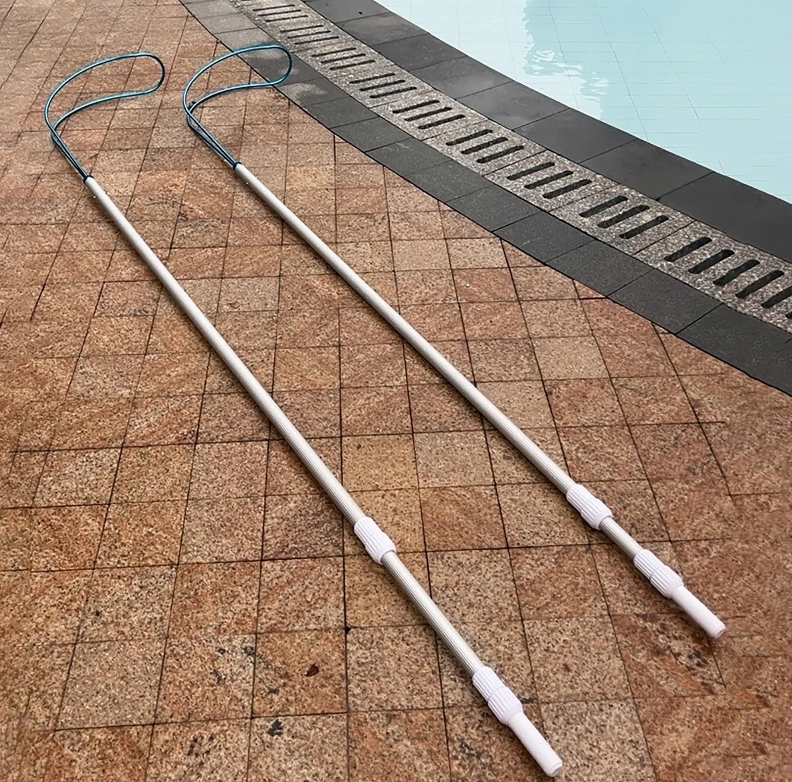 Perche Piscine Perche Télescopique en Alliage D'aluminium avec Crochet, Crochet de Sauvetage Amovible pour Piscines, Parcs Aquatiques, Lacs, Bassins de Plongée, Accessoires de Piscine(1m(3.28ft))