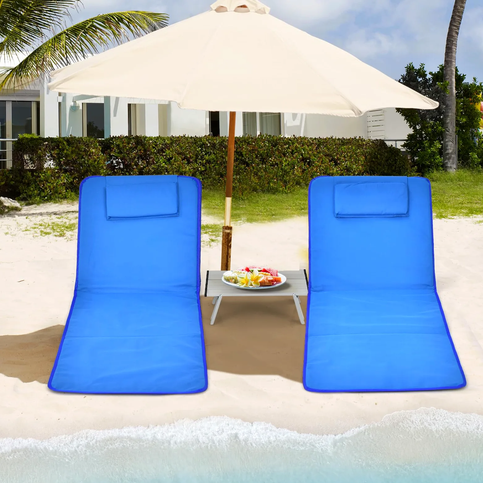 KOMFOTTEU Lot de 2 Matela de Plage Pliable avec Table Basse, Tapis de Plage, Dossier réglable en 5 Positions, Lits de Plage avec Appuie-tête, Portable avec Bandoulière, 151 x 55,5 cm (Bleu)