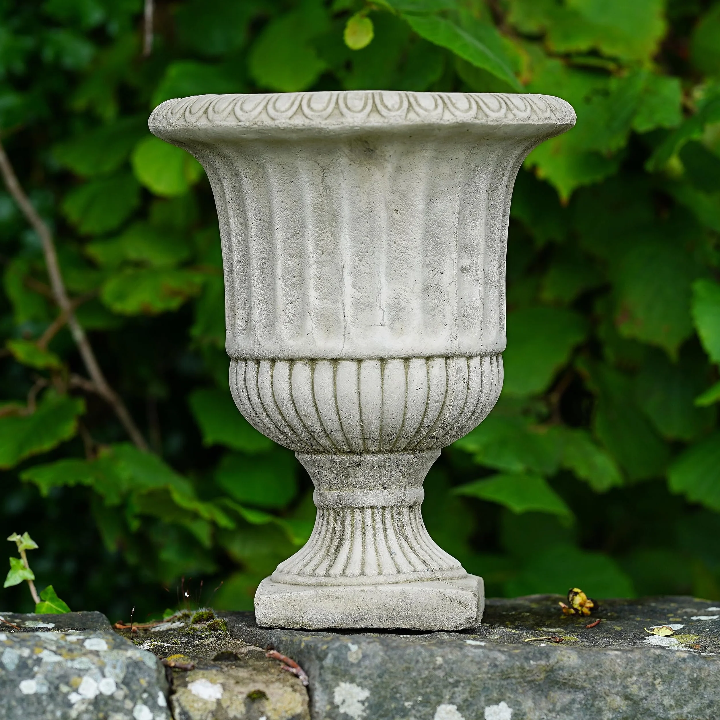 Urne en pierre victorienne Statue jardin nervurée Vase classique extérieur