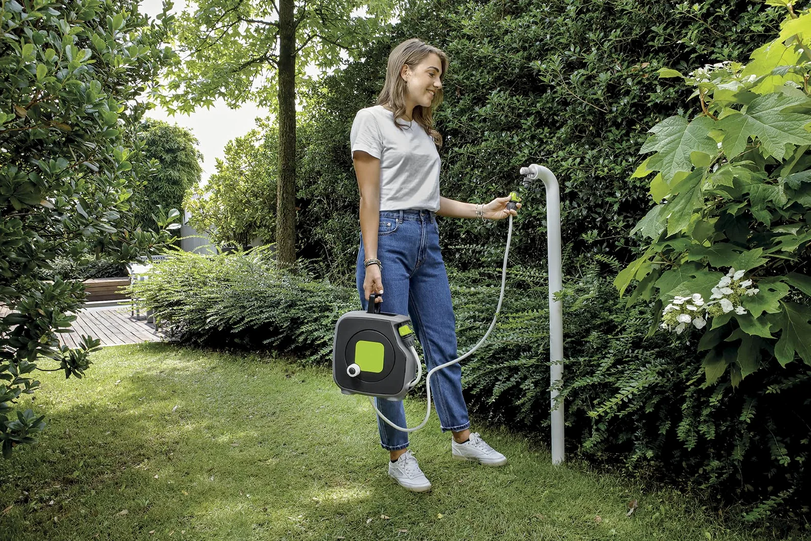 G.F. SRL, Aquabag Style, Mini dévidoir Compact pour Tuyau d'arrosage, avec 11,5 M de Tuyau, en kit prêt à l'emploi, pour l'arrosage des Plantes, des balcons et des Jardins, Couleur Vert Lime