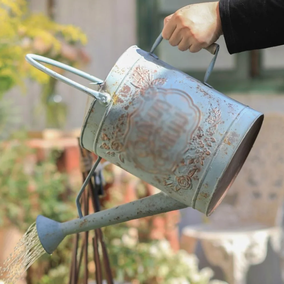 Arrosoirs Arrosoir en métal rétro de 7,5 L, arroseur de Style Ferme avec buse de pulvérisation for Un arrosage Rapide et Facile, 253,6 oz