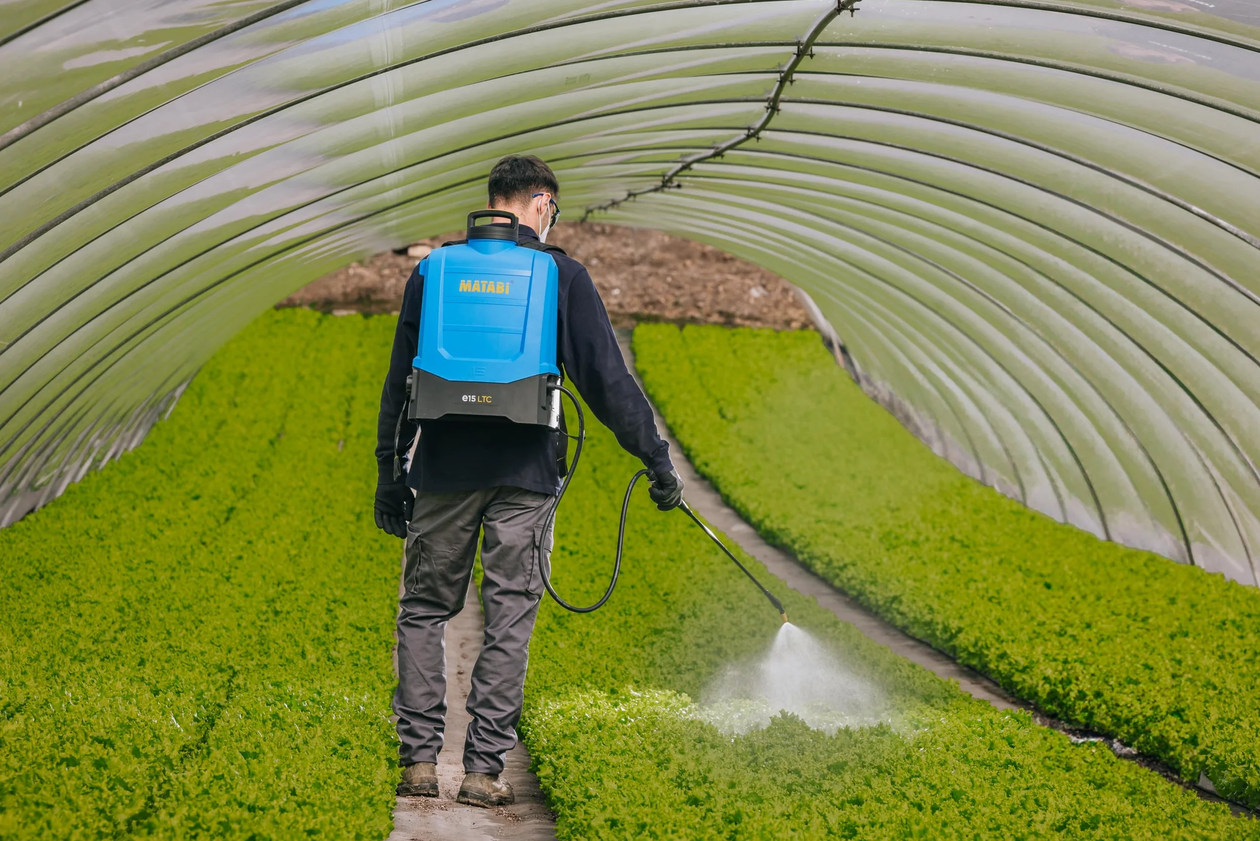 Matabi E15 LTC Pulvérisateur Electrique Batterie Li-ION Amovible 20V Autonomie Jusqu'à 375L Contrôle Électronique LTC Sangles Ergonomiques Inclus 4 Buses Agriculture Jardinage