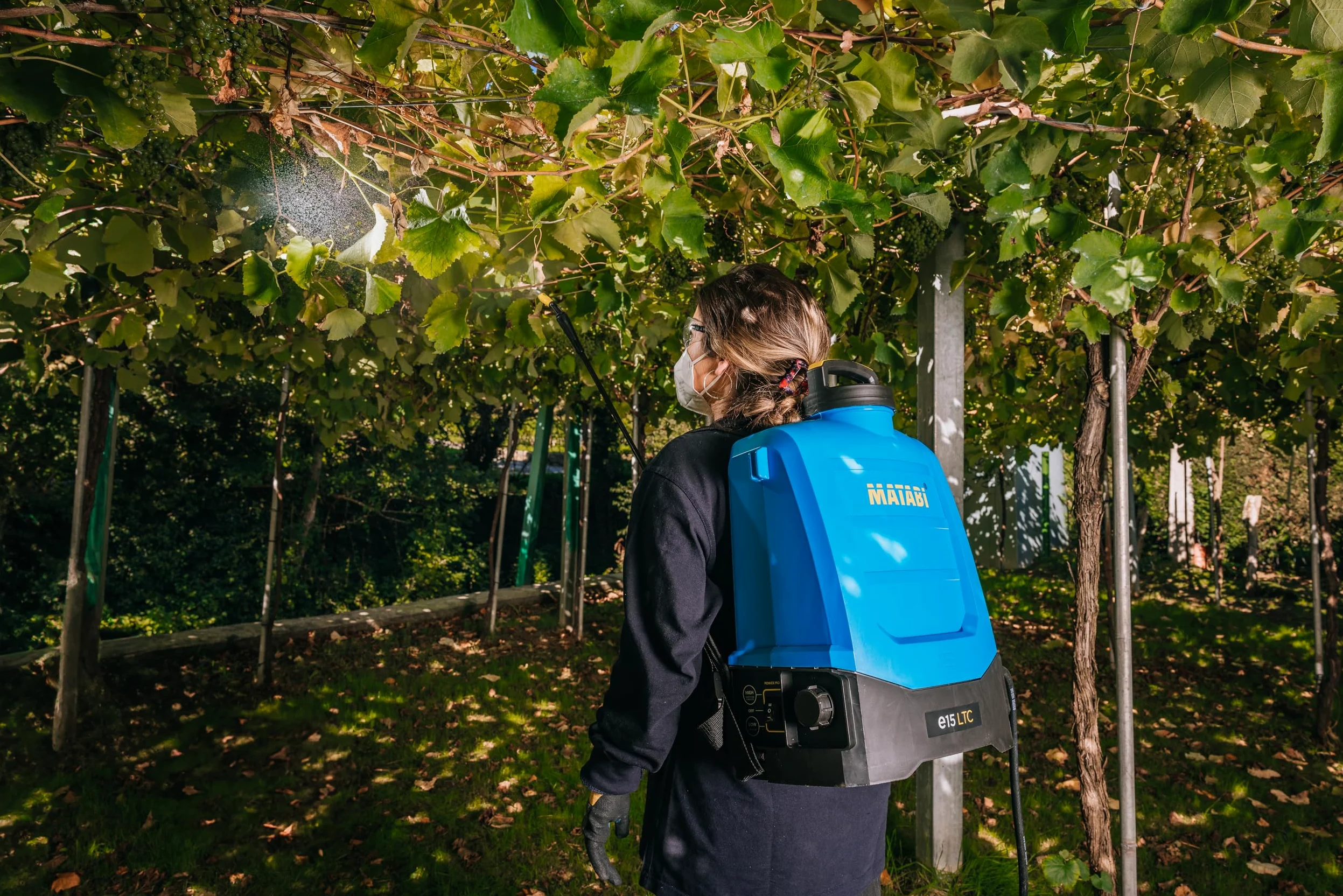 Matabi E15 LTC Pulvérisateur Electrique Batterie Li-ION Amovible 20V Autonomie Jusqu'à 375L Contrôle Électronique LTC Sangles Ergonomiques Inclus 4 Buses Agriculture Jardinage