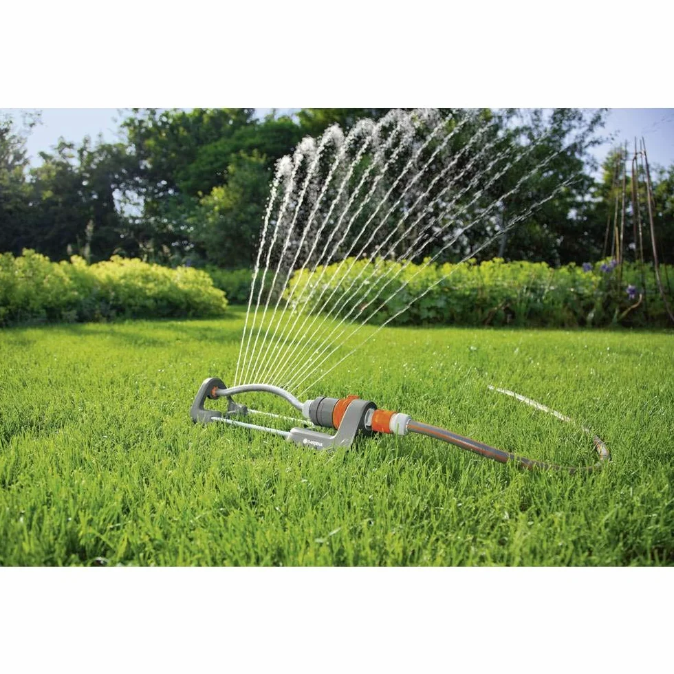 Arroseur oscillant Polo 220 Classic de Gardena : arroseur de pelouse pour un arrosage uniforme des surfaces de 90 à 220 m², portée 7 à 17 m, largeur de jet max. 13 m, sans entretien (2082-20)