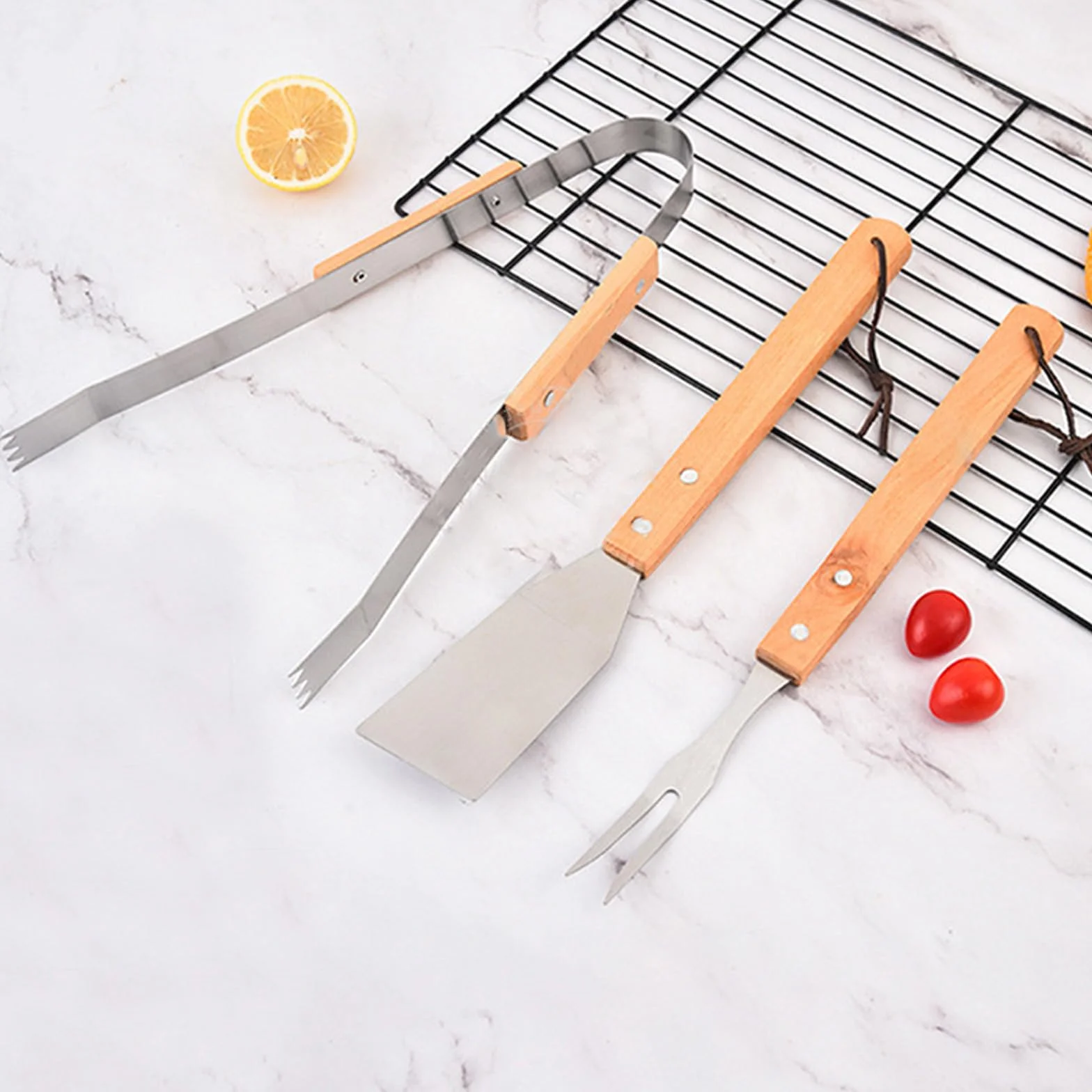 Set d'ustensiles de barbecue avec poignées en bois