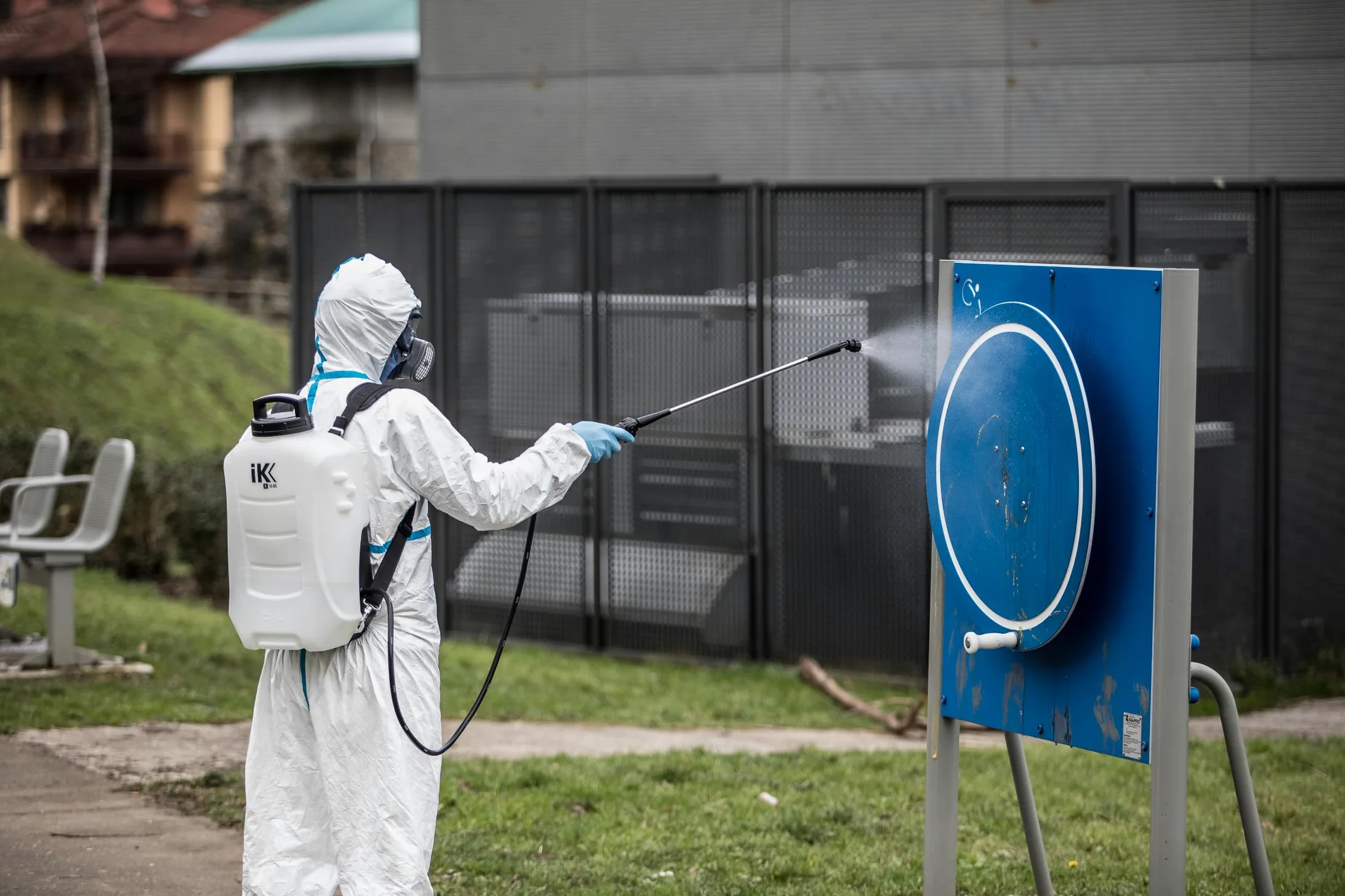 Pulvérisateur électrique Professionnel IK e 15 BS - Capacité 15L - Sac à Dos avec Batterie lithium18V - Idéal pour la Lutte Contre Les parasites, Le Nettoyage et la désinfection - Fabriqué en Espagne