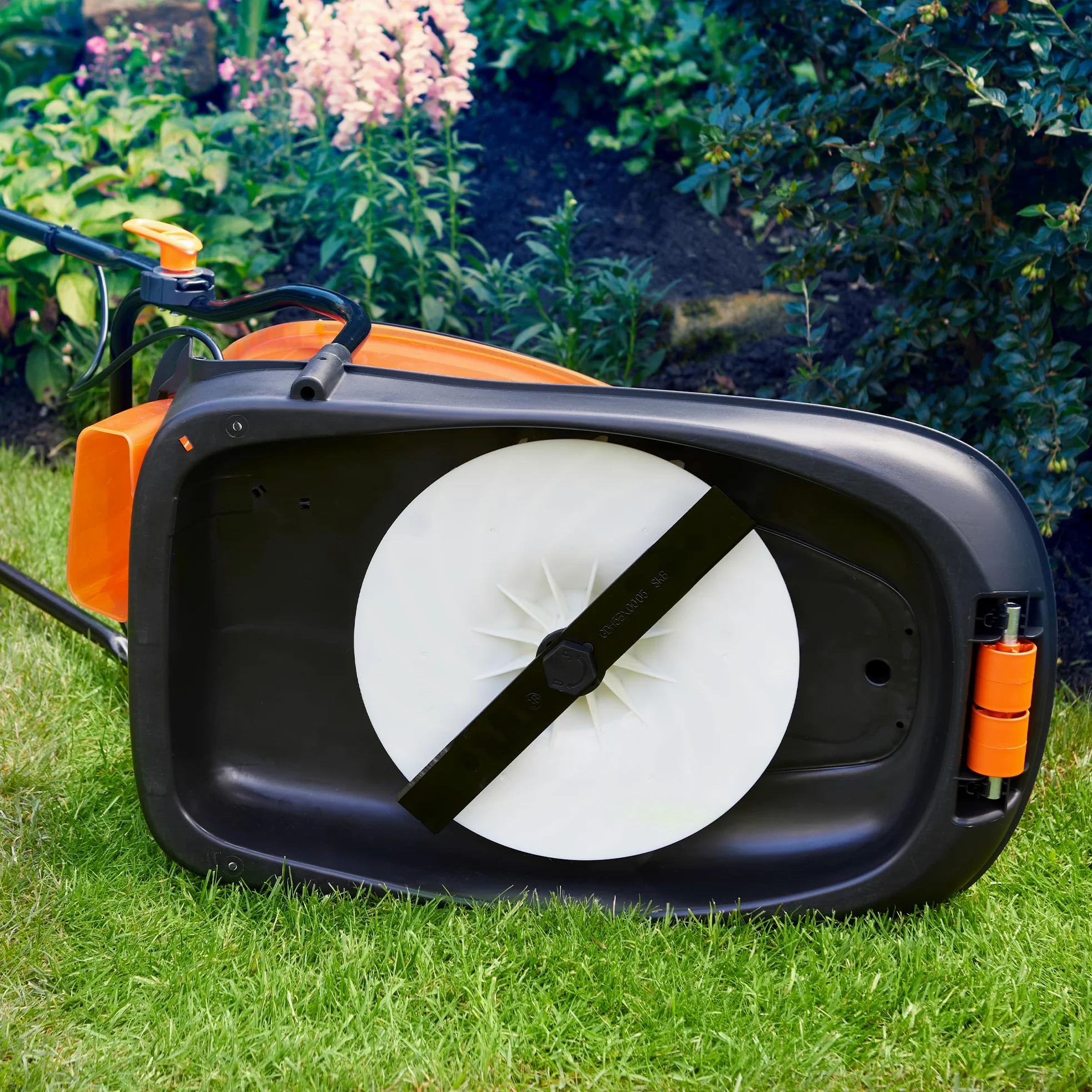 LawnMaster Tondeuse électrique 1700 W 33 cm – Boîte de Collecte d'herbe, hauteurs de Coupe réglables, pour pelouses de Petite et Moyenne Taille