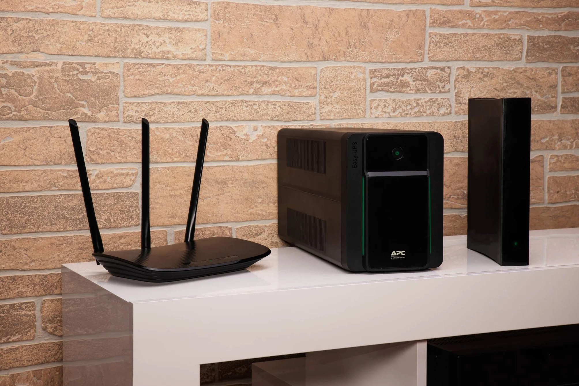 APC Easy UPS BVX1200LI-GR 1200VA Onduleur AVR Schuko