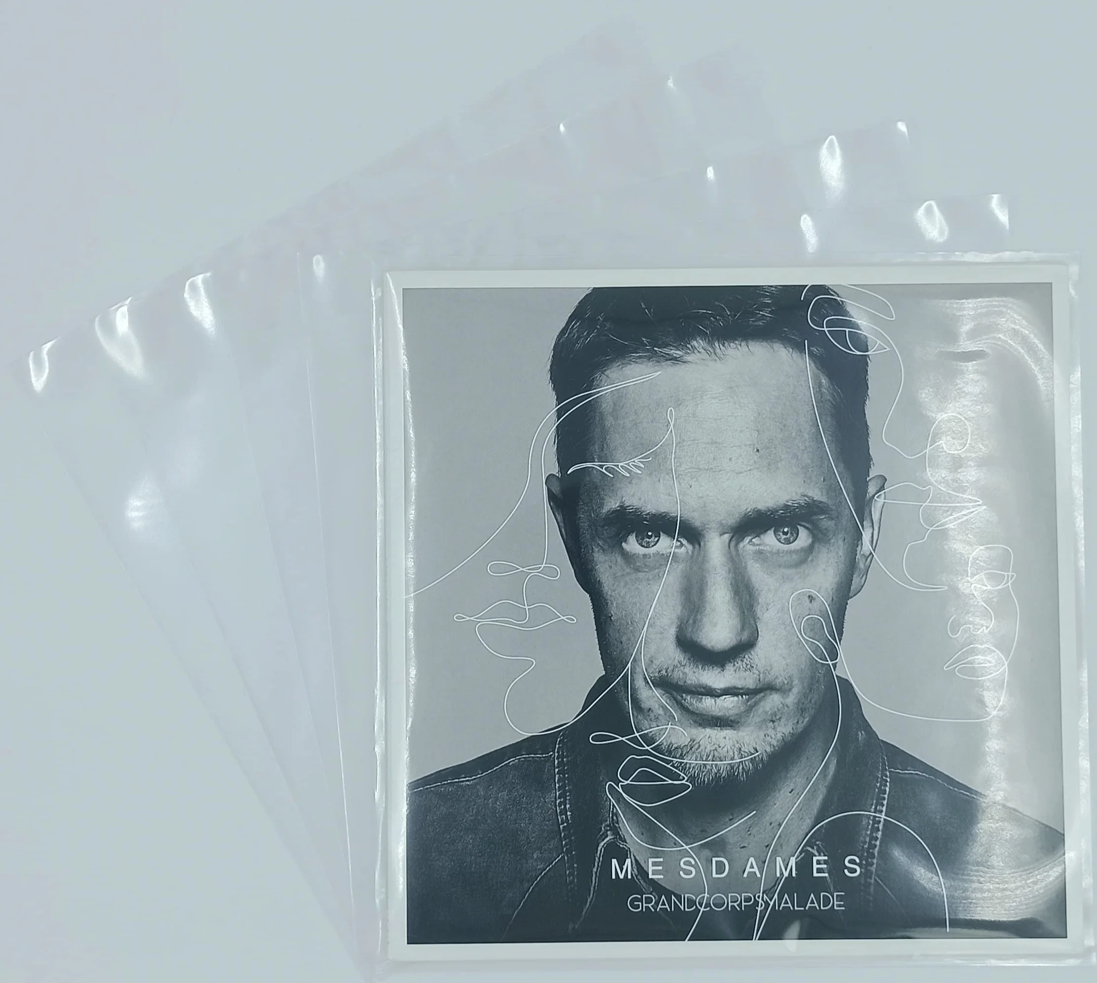 50 étuis pour laserdiscs