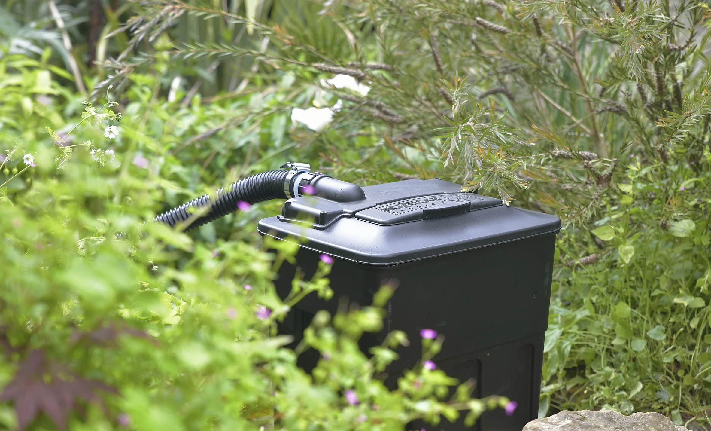 HOZELOCK - Filtre à Bassin Ecocel 5000 L : Idéal pour Bassin Moyen, Filtre hors-sol Haute Performance combinant Filtration Mécanique et Biologique, Facile à Nettoyer, Bassin Clair et Sain [3922B0000]