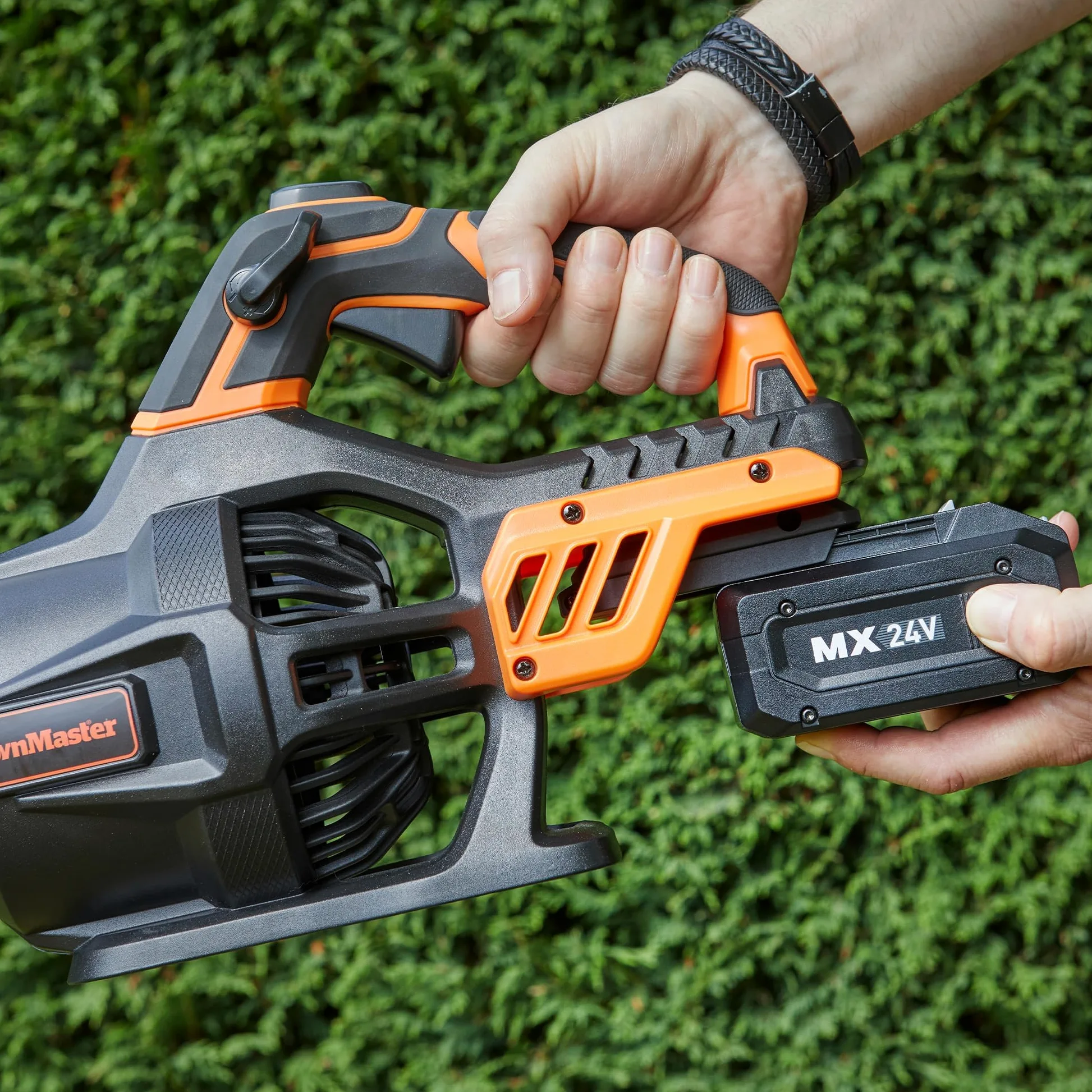 LawnMaster Souffleur Feuilles sans Fil 24V MX avec Mode Turbo | batterie 4Ah avec chargeur, flux d'air puissant, régulateur vitesse Cruise Control et tube amovible, garantie 2 ans