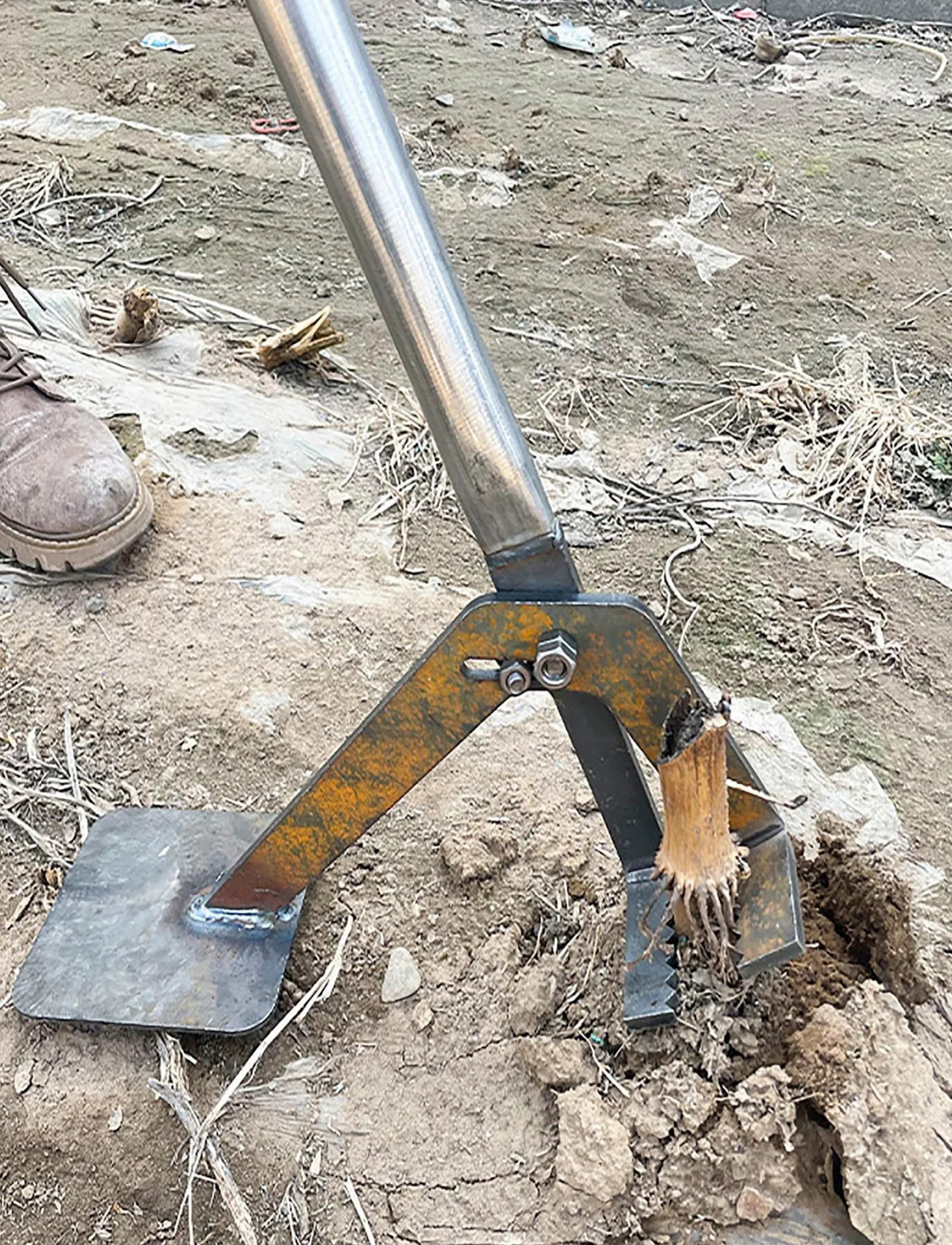 Outil d'extraction de poteau robuste pour piquets métalliques, bambou, tuyaux en acier et colonnes de ciment