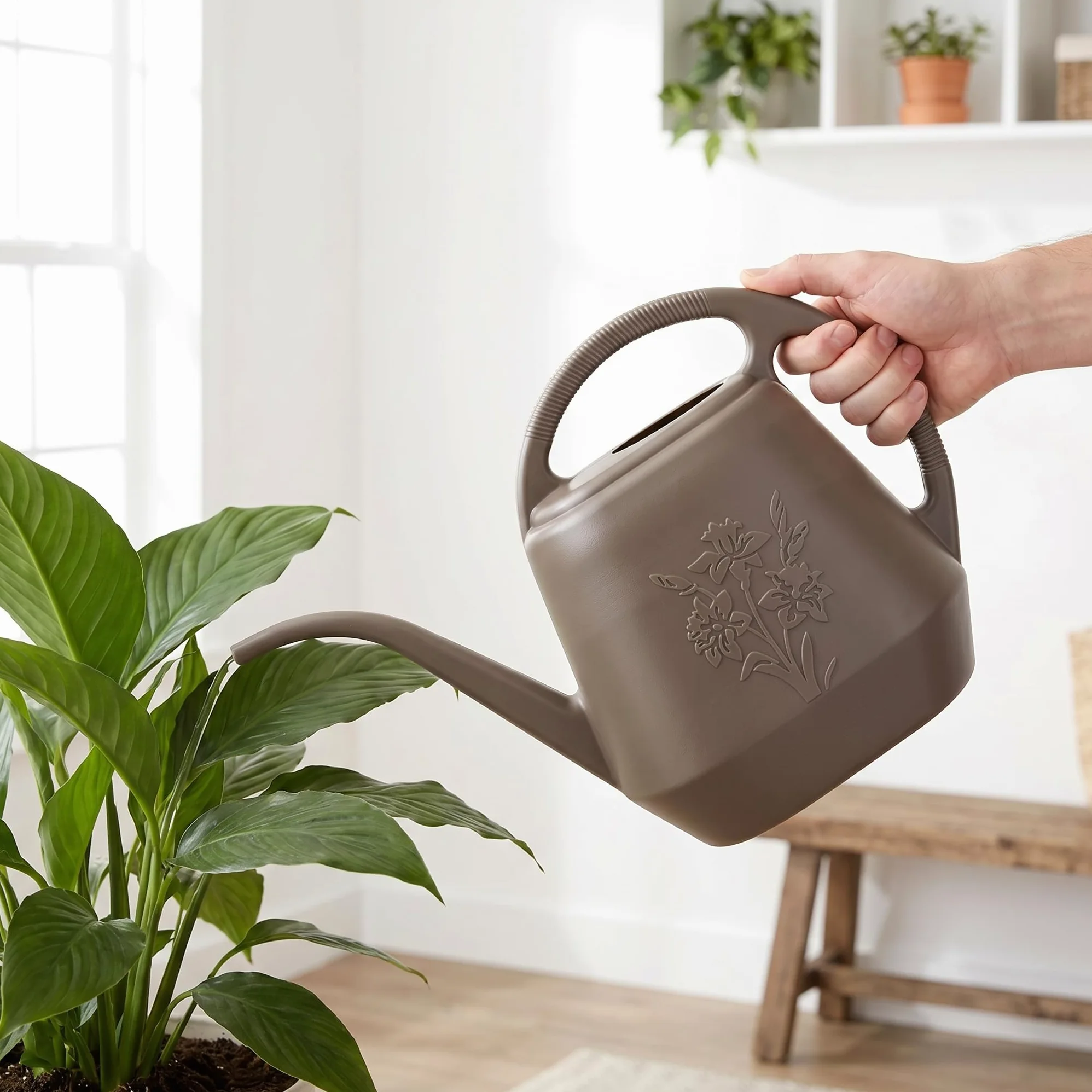 Fasmov Arrosoir en plastique de 3,8 l avec poignée confortable, arrosoir de jardin à long bec pour arroser les plantes, gris