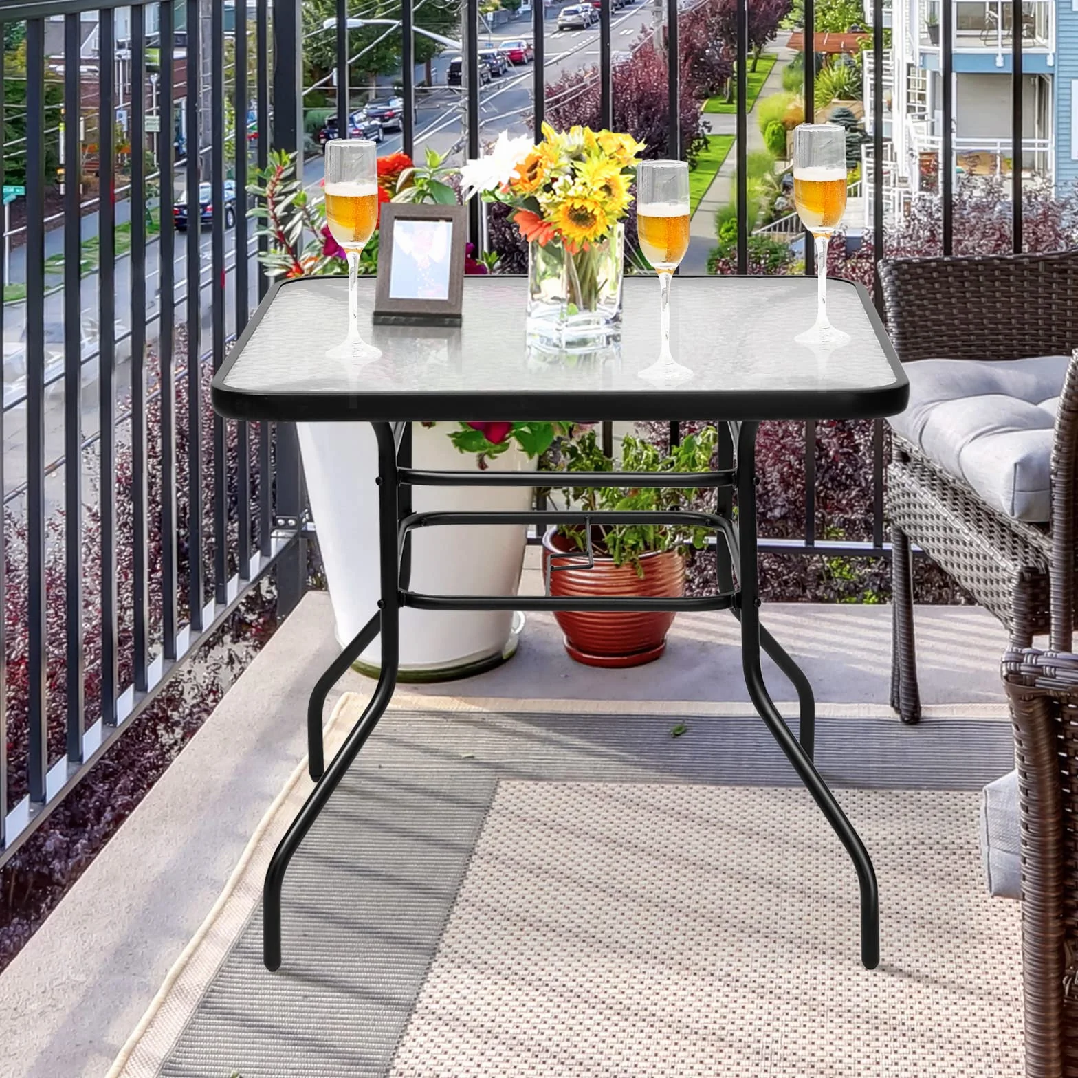 GIANTEX Table de Jardin Carré 81x81 cm Verre Trempé avec Trou de Parasol Métal Laqué