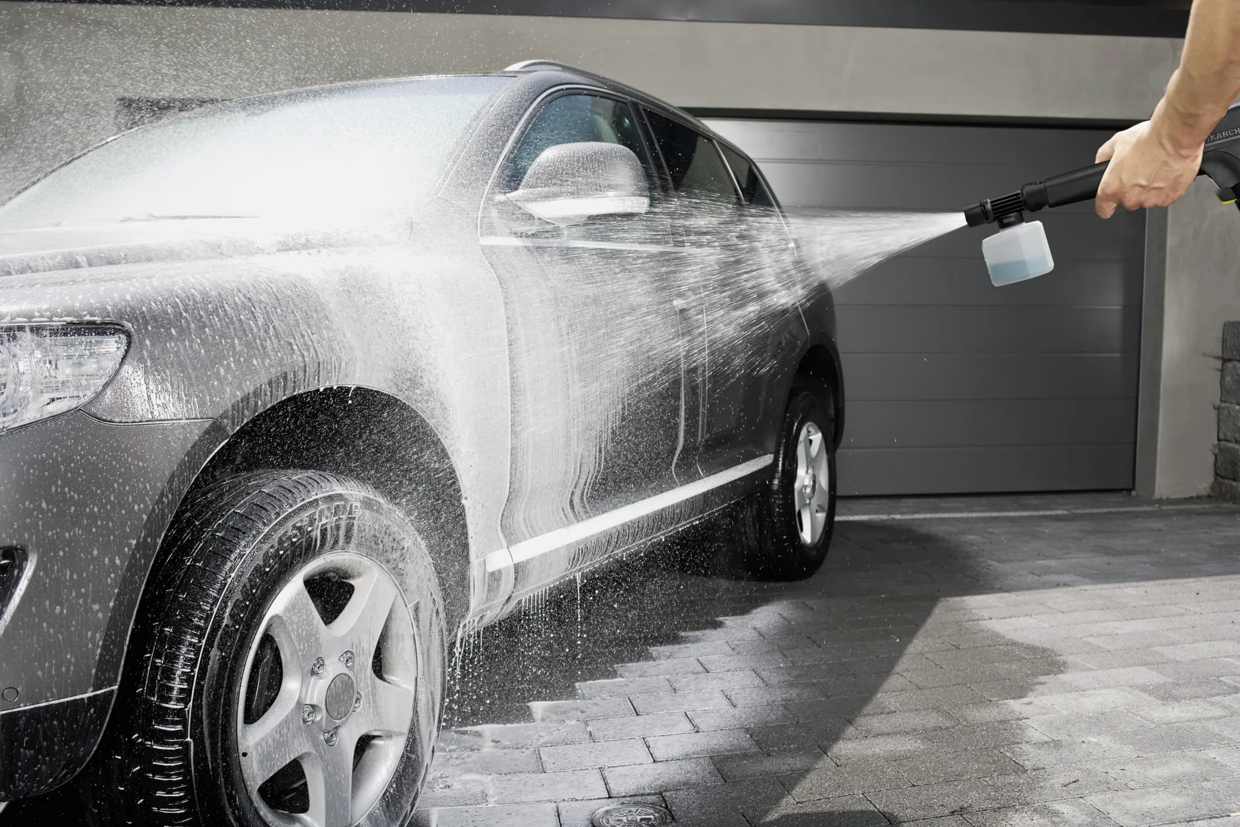 Kärcher Nettoyeur haute pression K 4 FJ, pression : 130 bar, débit : 420 l/h, puissance de surface 30 m²/h, fraise de saleté, avec shampooing auto 3 en 1 + buse à mousse