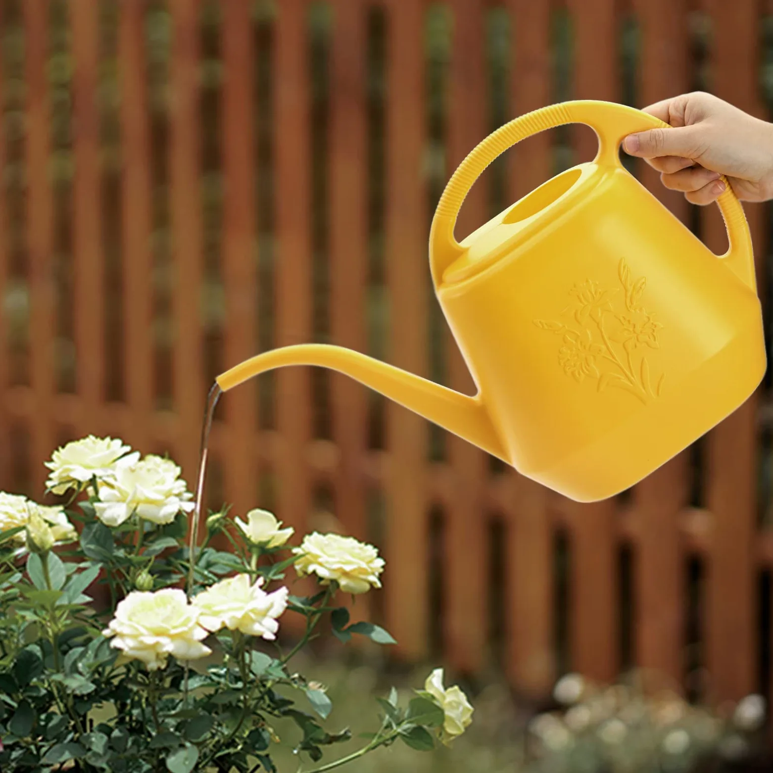 Fasmov Arrosoir en plastique de 3,8 l avec poignée confortable, arrosoir de jardin à long bec pour arroser les plantes, jaune