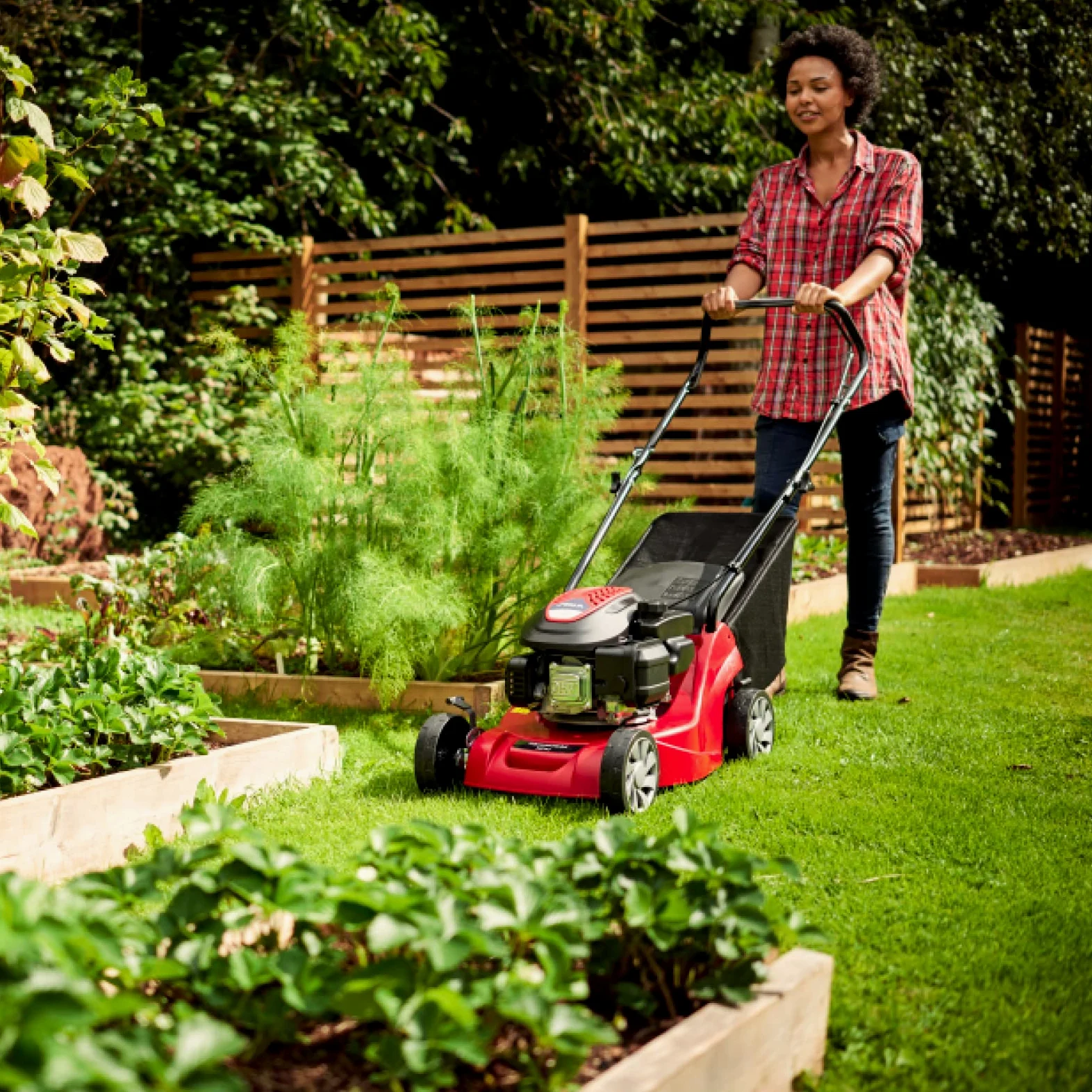 Mountfield Tondeuse Rotative HP41, 123 cm³, 39 cm – Bac 40 l, Châssis Polypropylène Léger – Jardins jusqu'à 20 m x 20 m