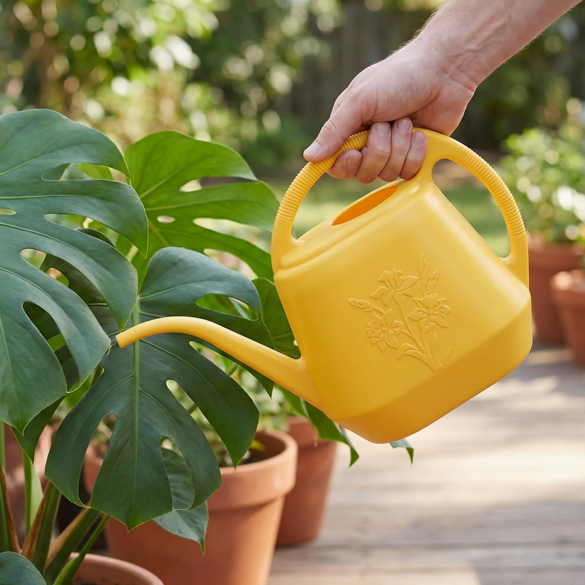 Fasmov Arrosoir en plastique de 3,8 l avec poignée confortable, arrosoir de jardin à long bec pour arroser les plantes, jaune