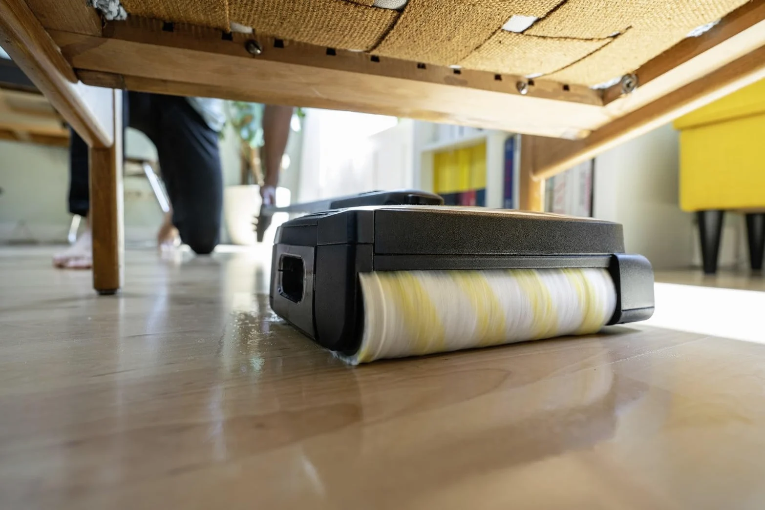 KÄRCHER Nettoyeur de Sols FC 2-4 Battery Set, sans Fil + Rouleau Rotatif en Microfibres, Autonomie Batterie : env. 20 Min, Rendement Surfacique par Charge de Batterie : env. 70 m², Batterie Amovible