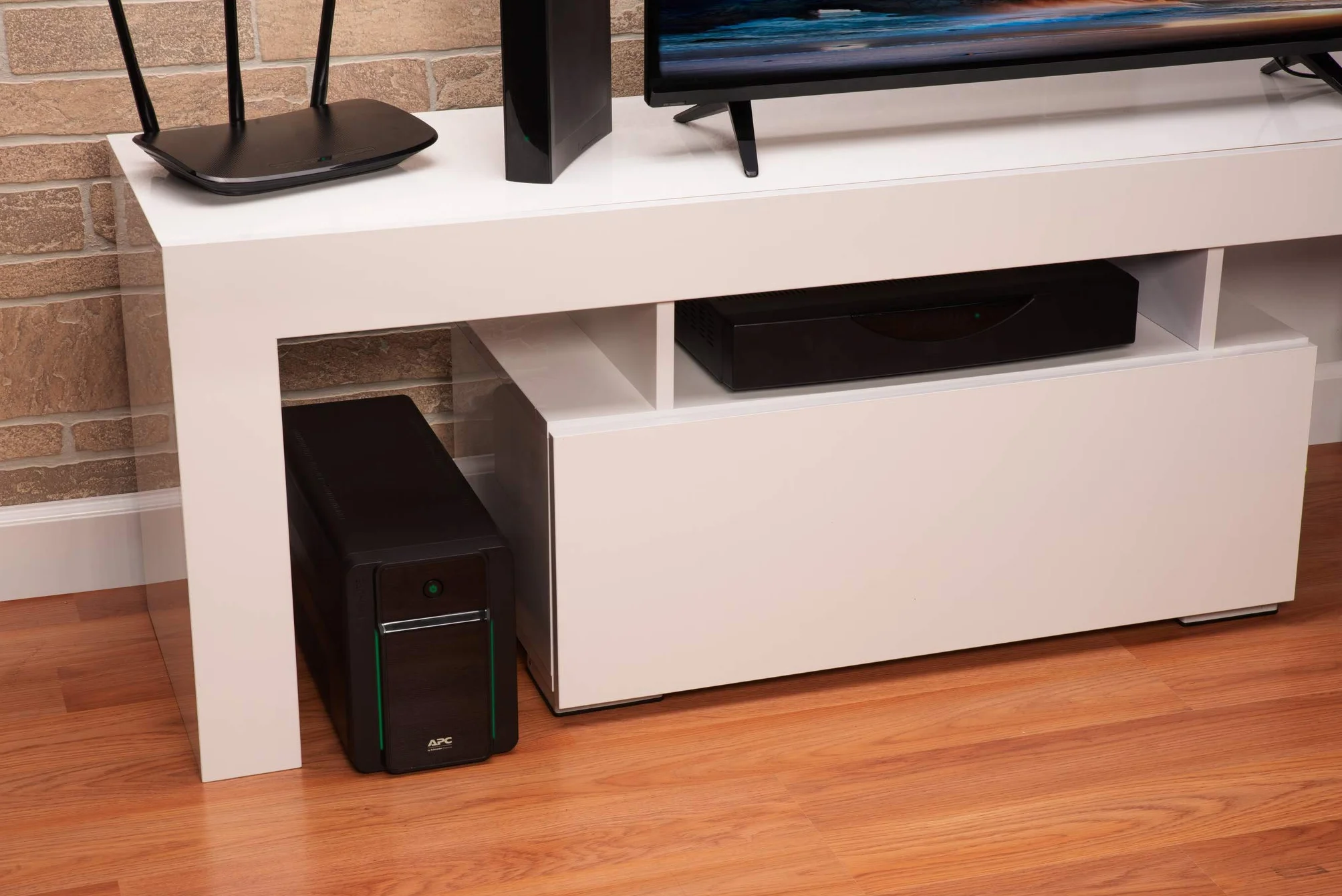 APC Easy UPS BVX1200LI-GR 1200VA Onduleur AVR Schuko